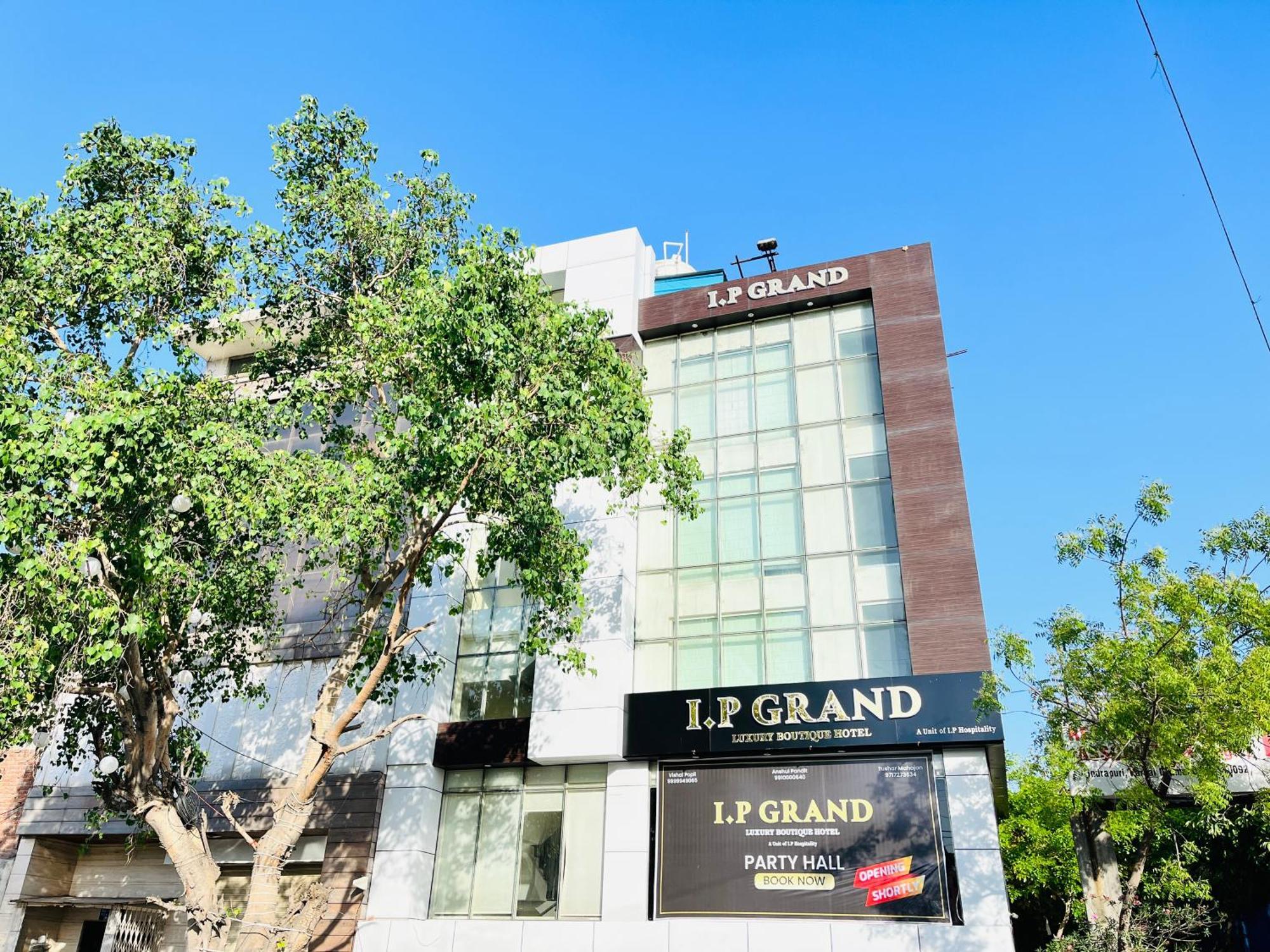 Aura Ip Grand Karkardooma Metro Station Couple Friendly Hotel 3*