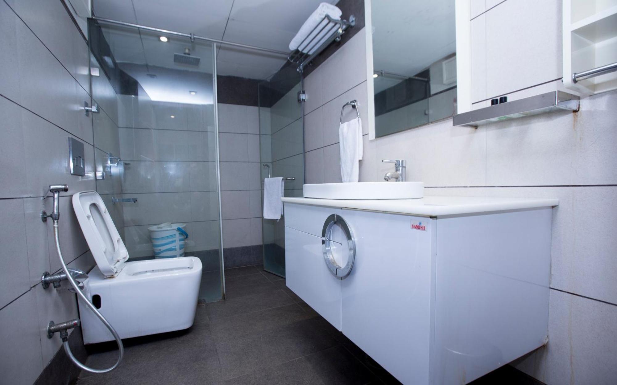 Hotel Aura Ip Grand Karkardooma Metro Station Couple Friendly 3*