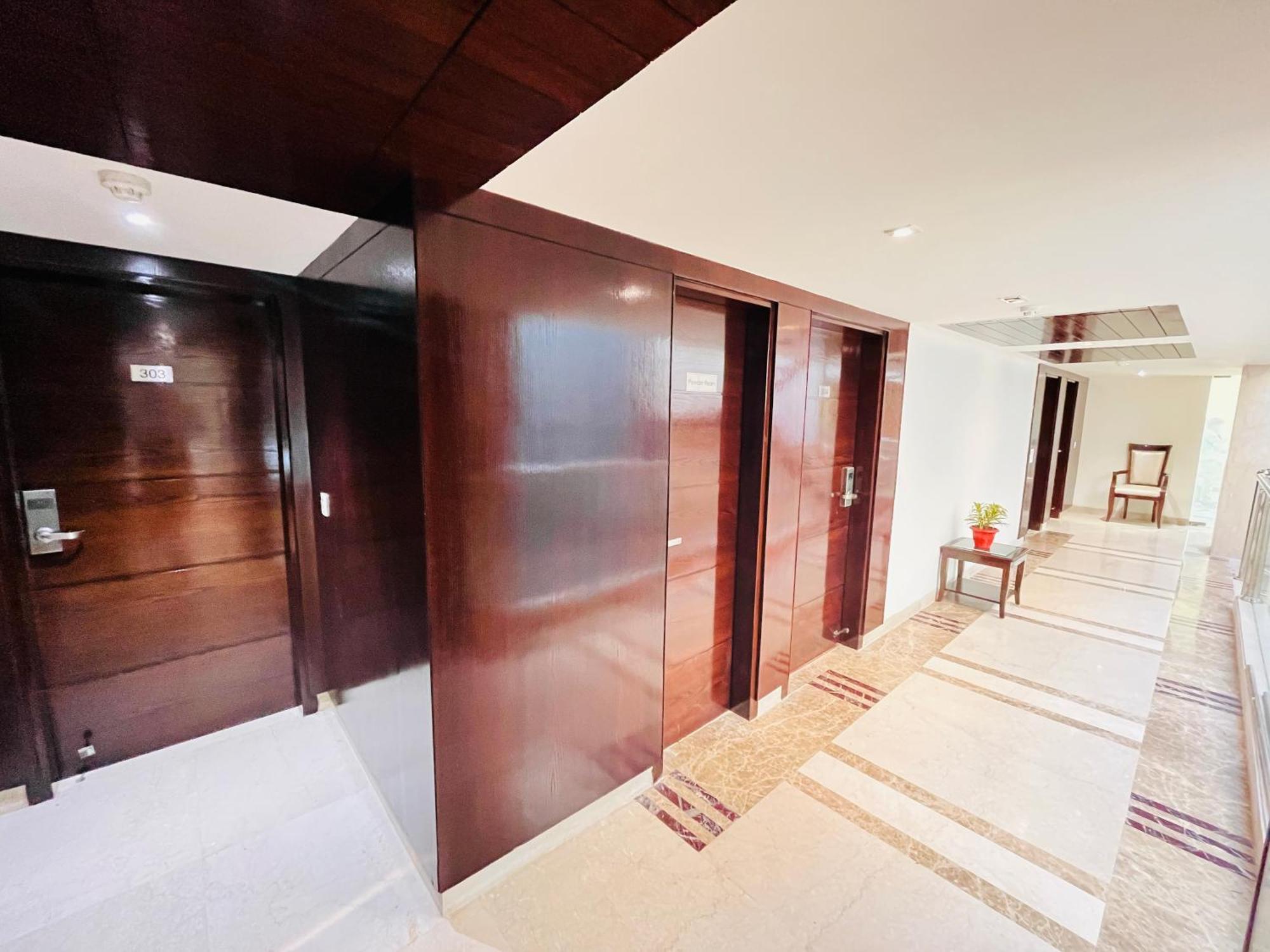 Hotel Aura Ip Grand Karkardooma Metro Station Couple Friendly