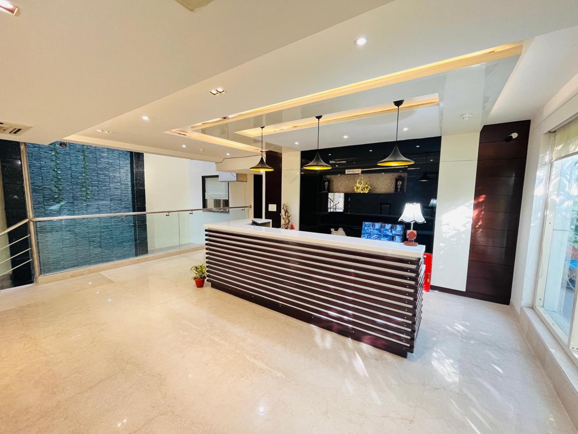 Hotel Aura Ip Grand Karkardooma Metro Station Couple Friendly 3*
