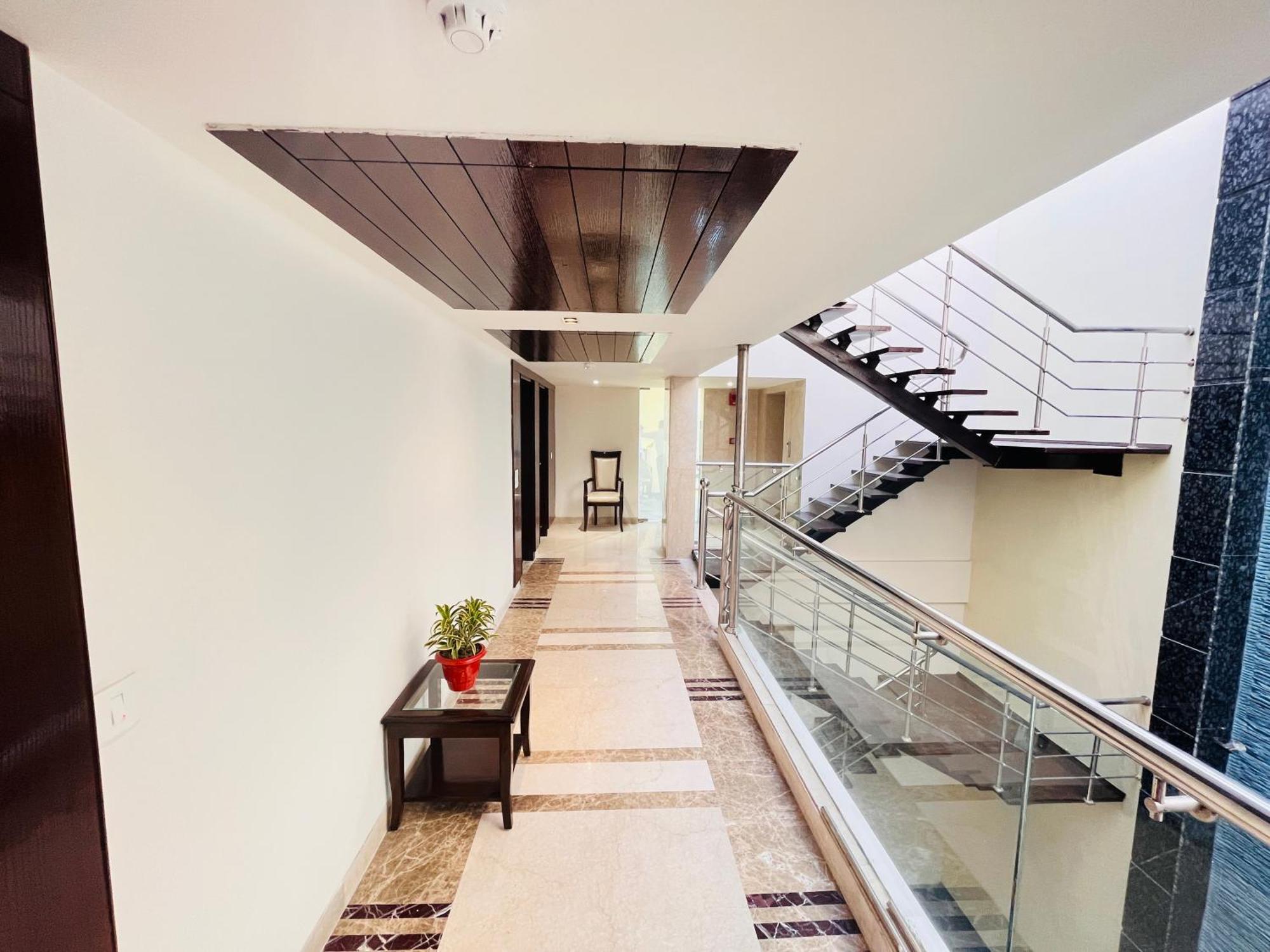 Hotel Aura Ip Grand Karkardooma Metro Station Couple Friendly 3*