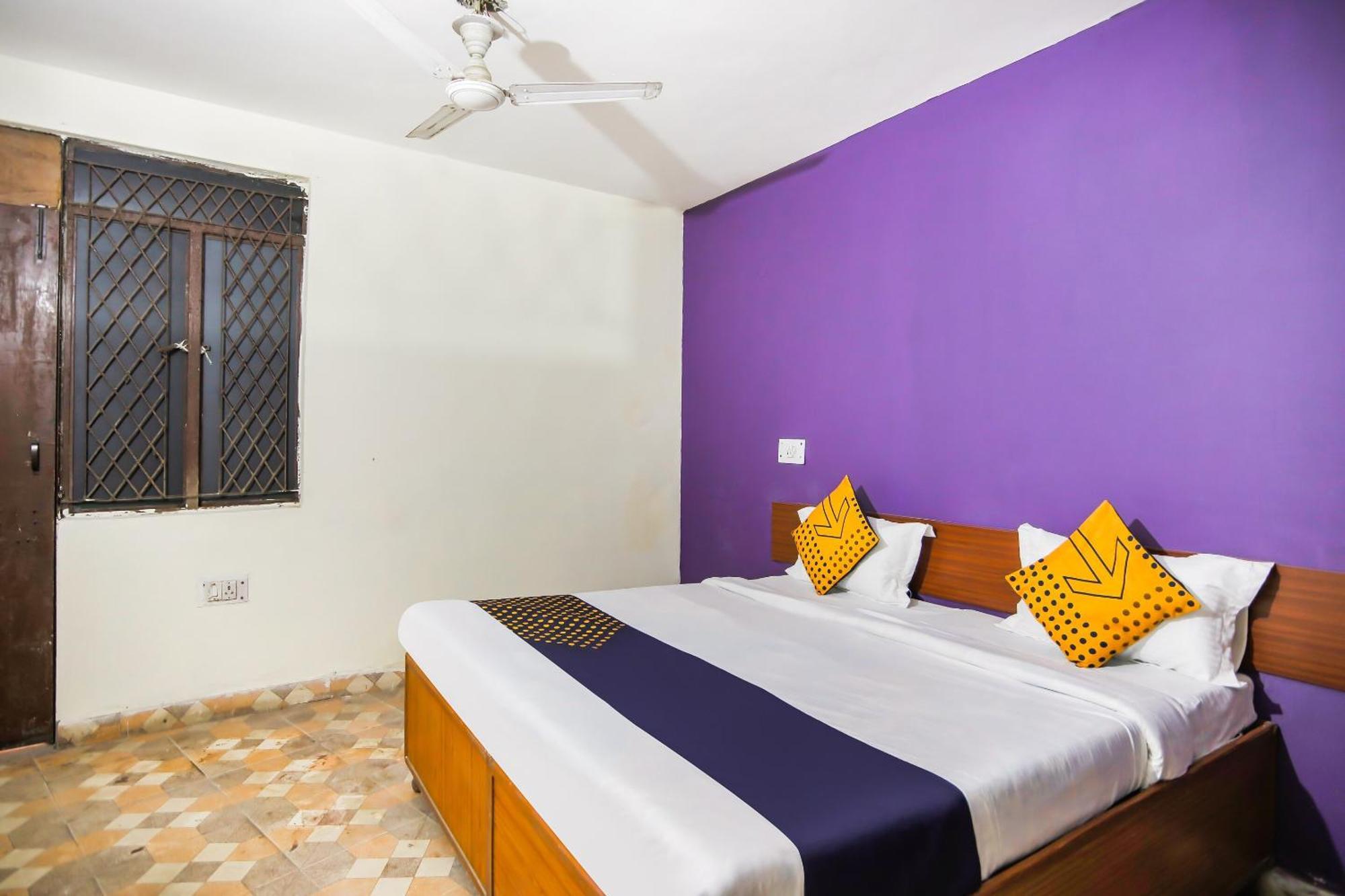 Hotel Spot On Harry's 1 Near Select Citywalk Mall 2*