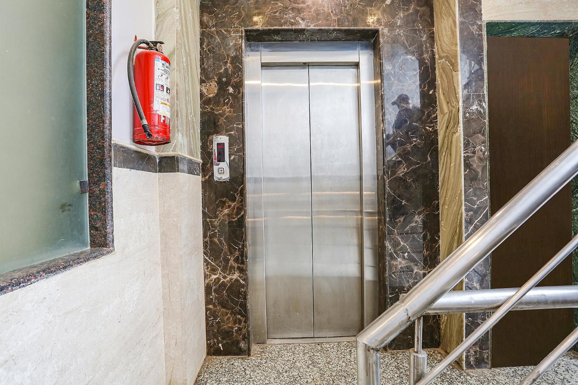 Fabhotel Rs Gera - Nr Nehru Place Market Hotel