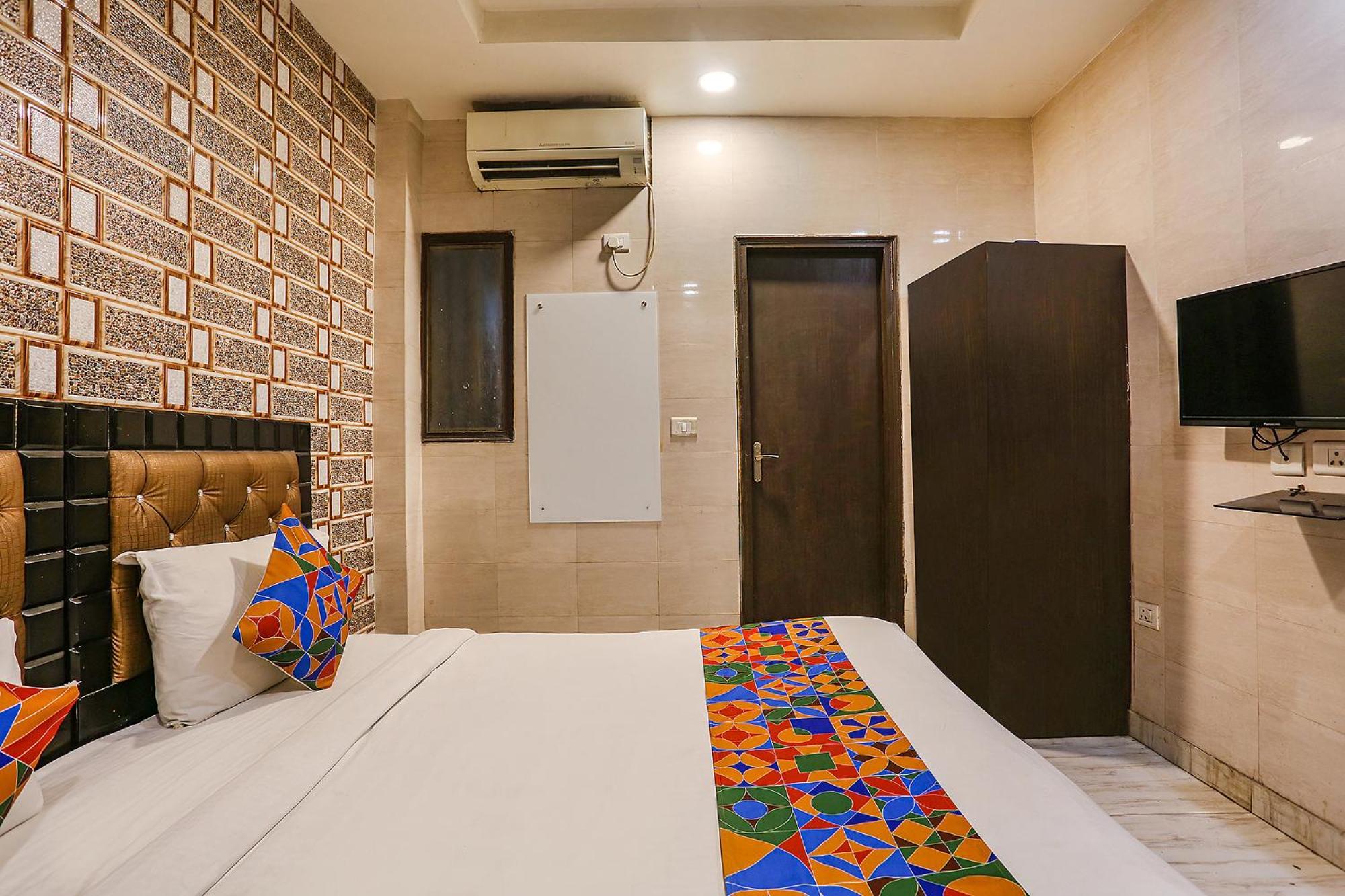 Hotel Fabhotel Rs Gera - Nr Nehru Place Market