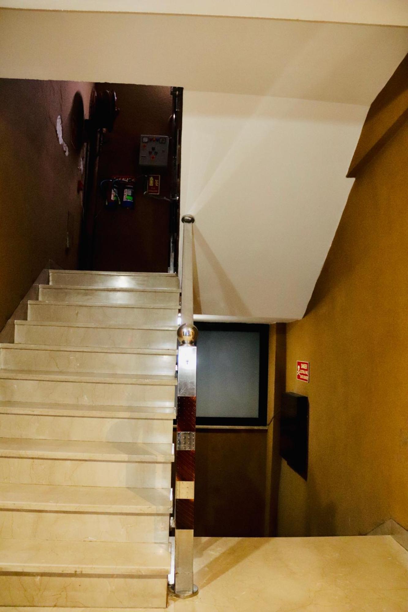Magic Tree Karol Bagh Metro Station New Hotel