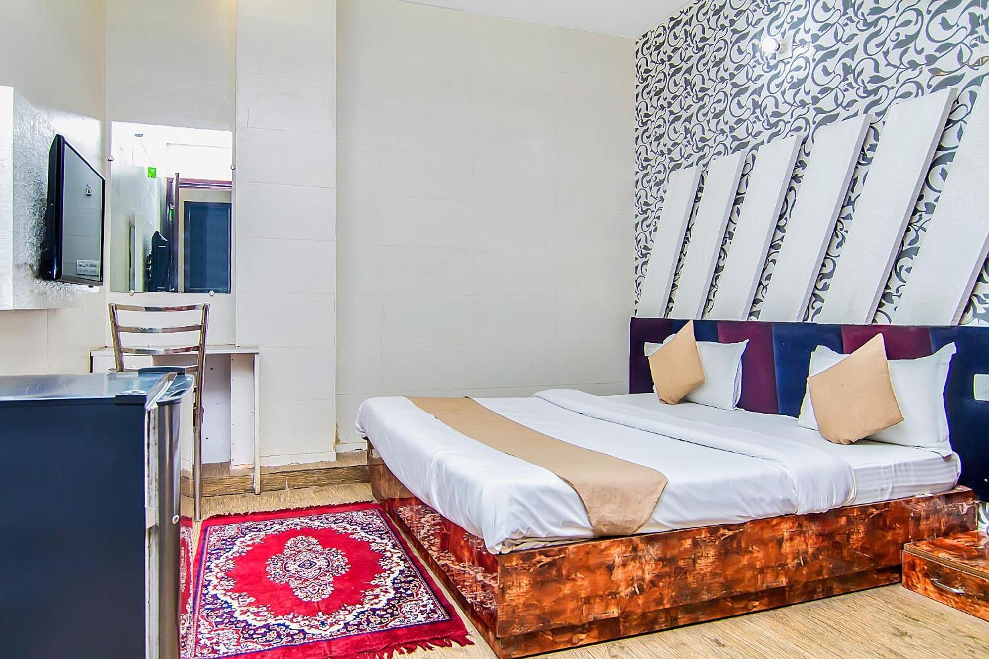 Hotel Oyo Flagship Ls Banquet & 3*