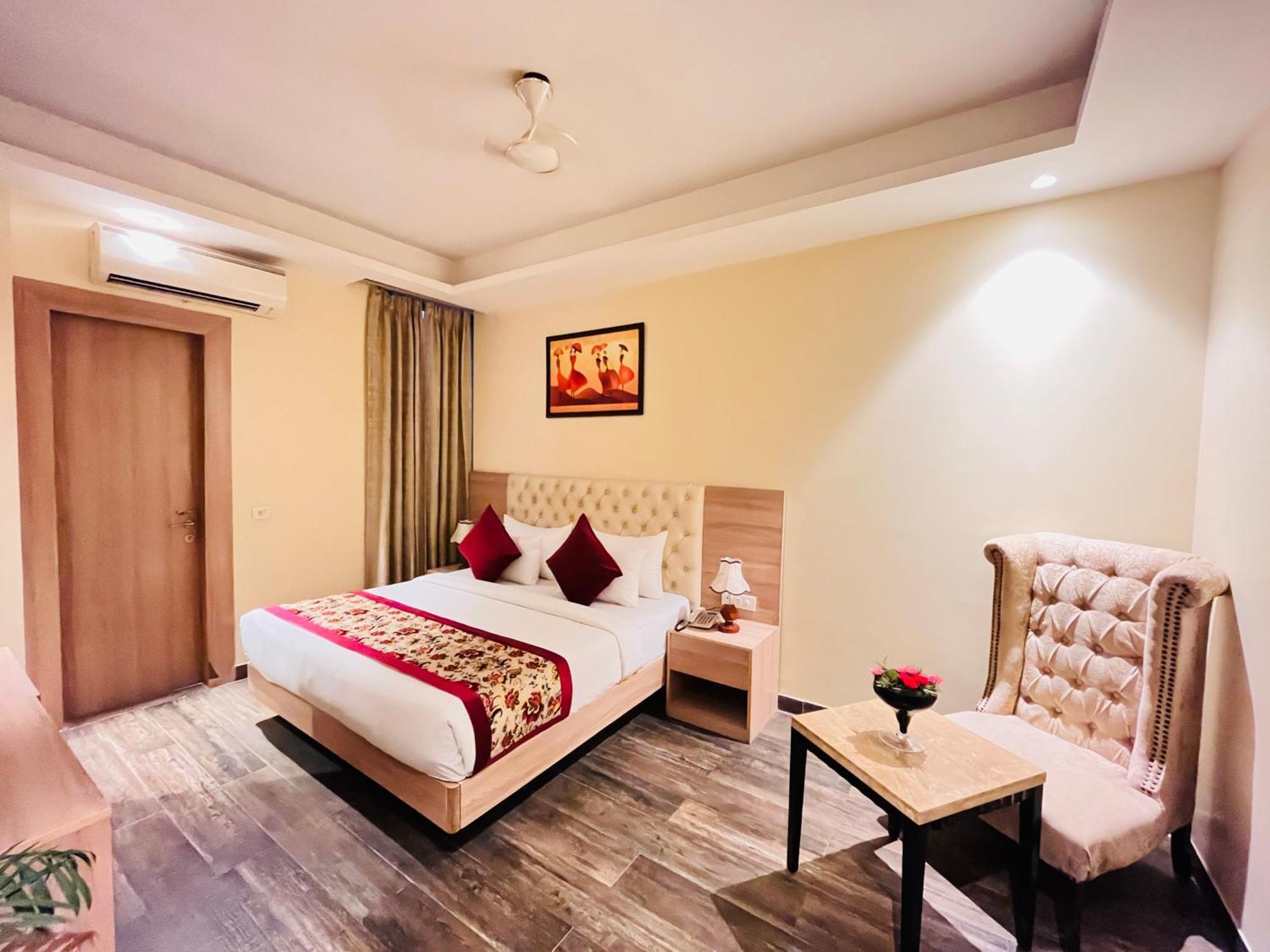 Banz Near Delhi Airport New Delhi
