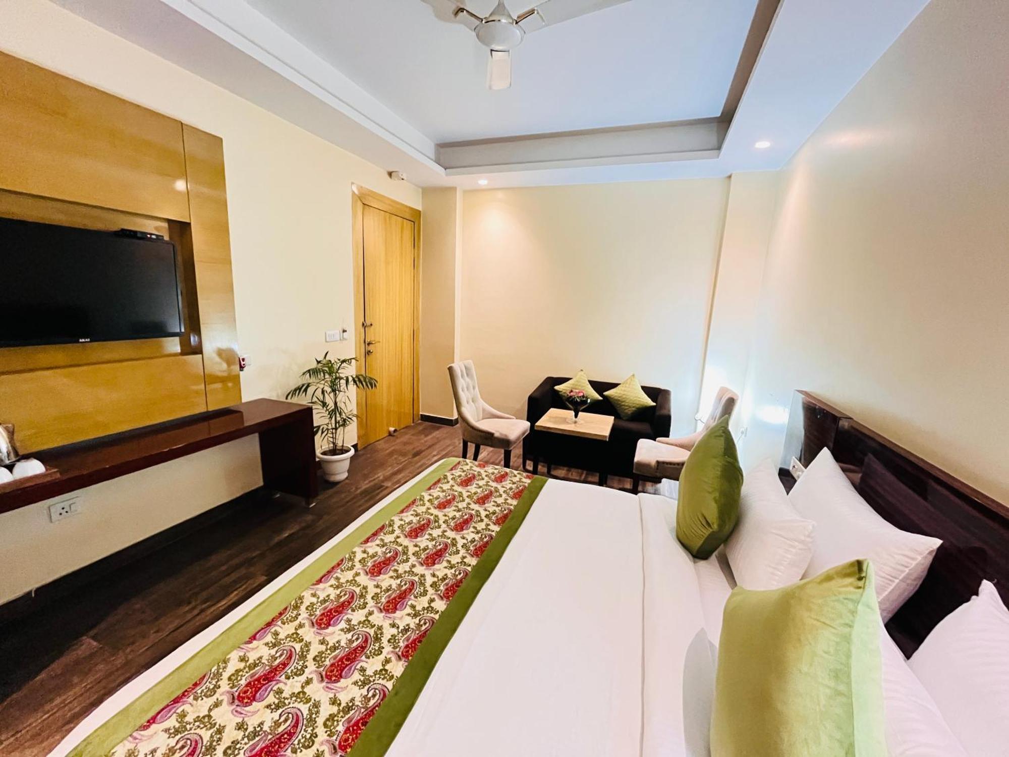 Banz Near Delhi Airport New Delhi