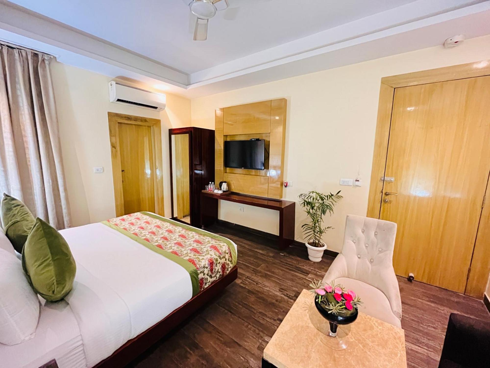 Banz Near Delhi Airport 4* New Delhi