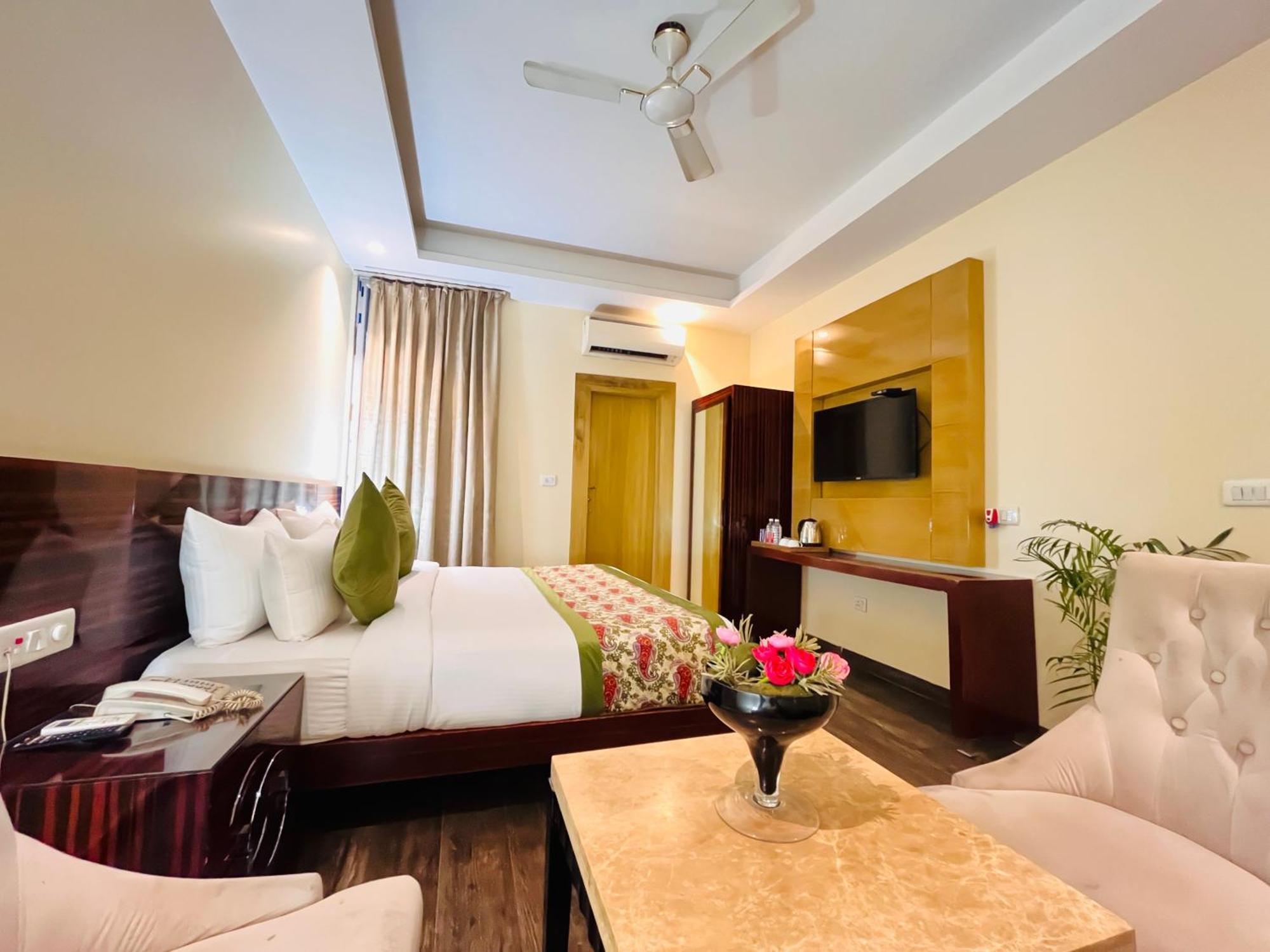 Banz Near Delhi Airport Hotel