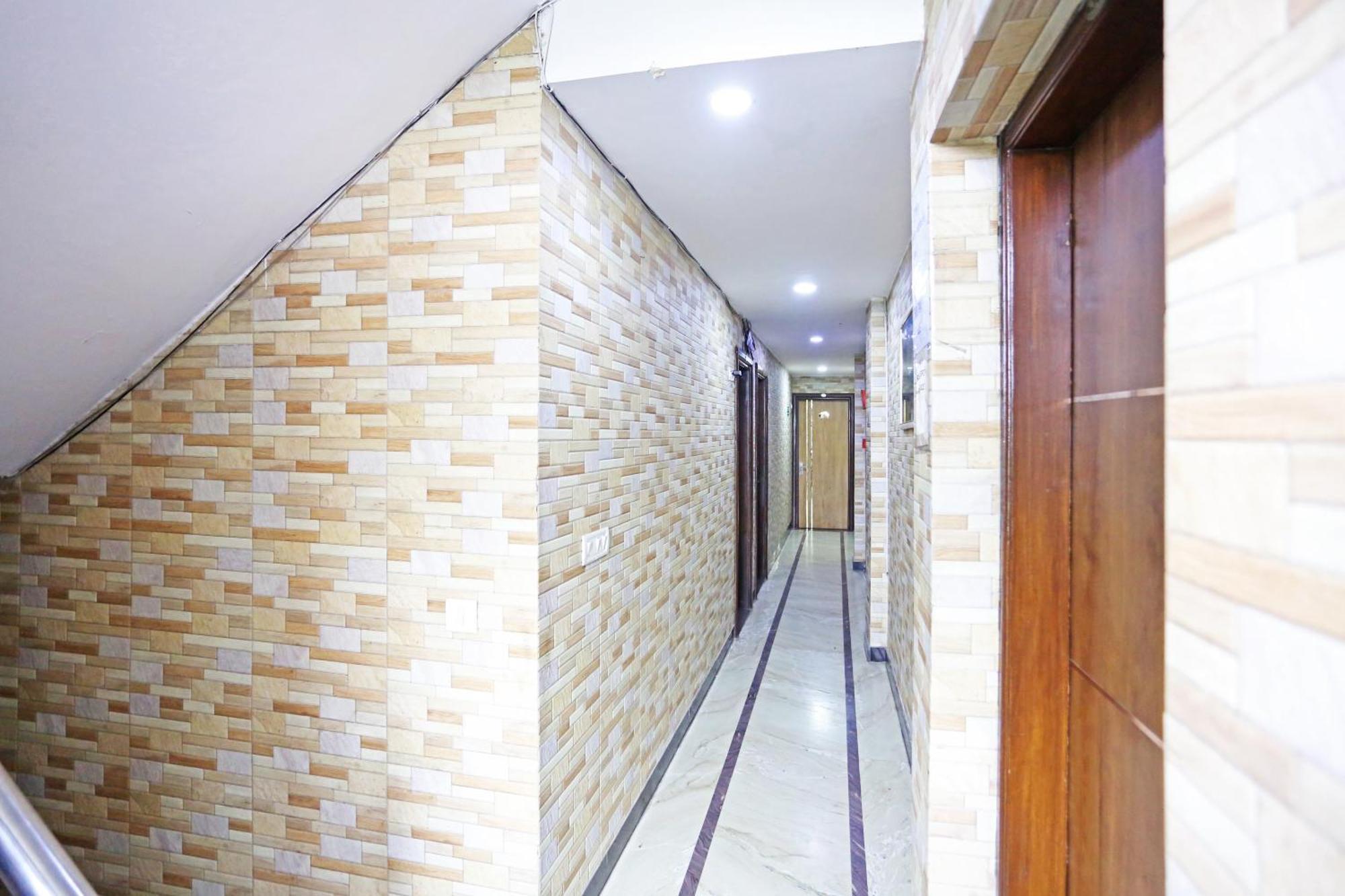 Preet Palace -5 Mints Walk From Nizamuddin Railway Station