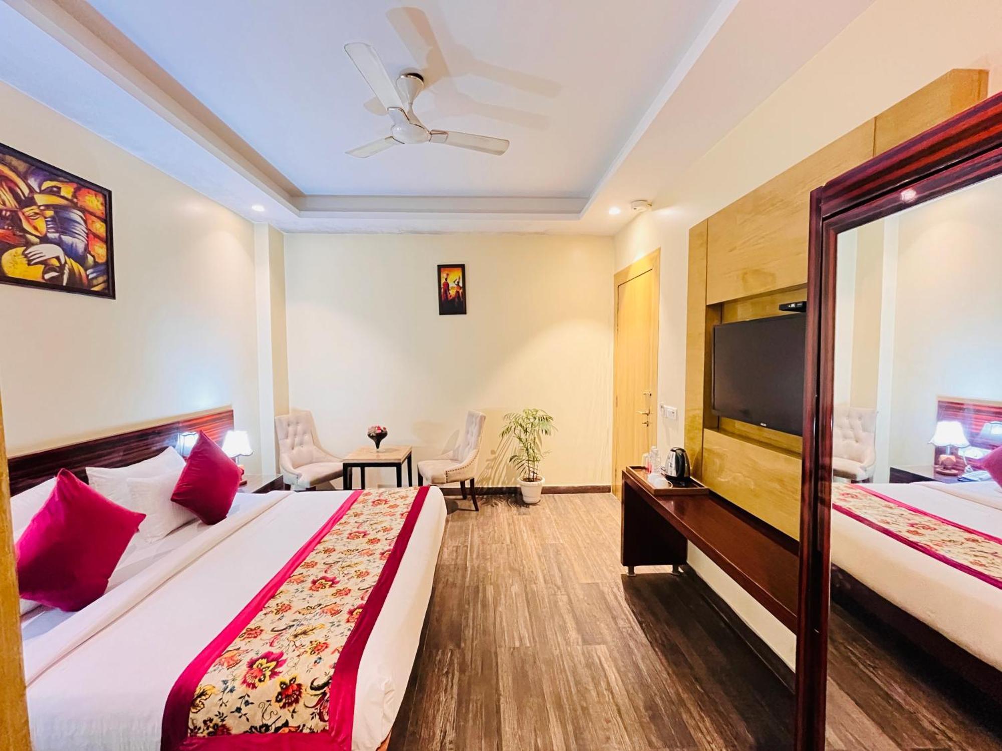 Hotel Banz Near Delhi Airport 4*