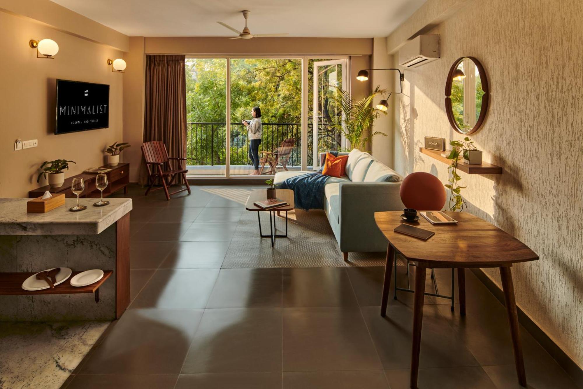 Minimalist Poshtel & 3* New Delhi