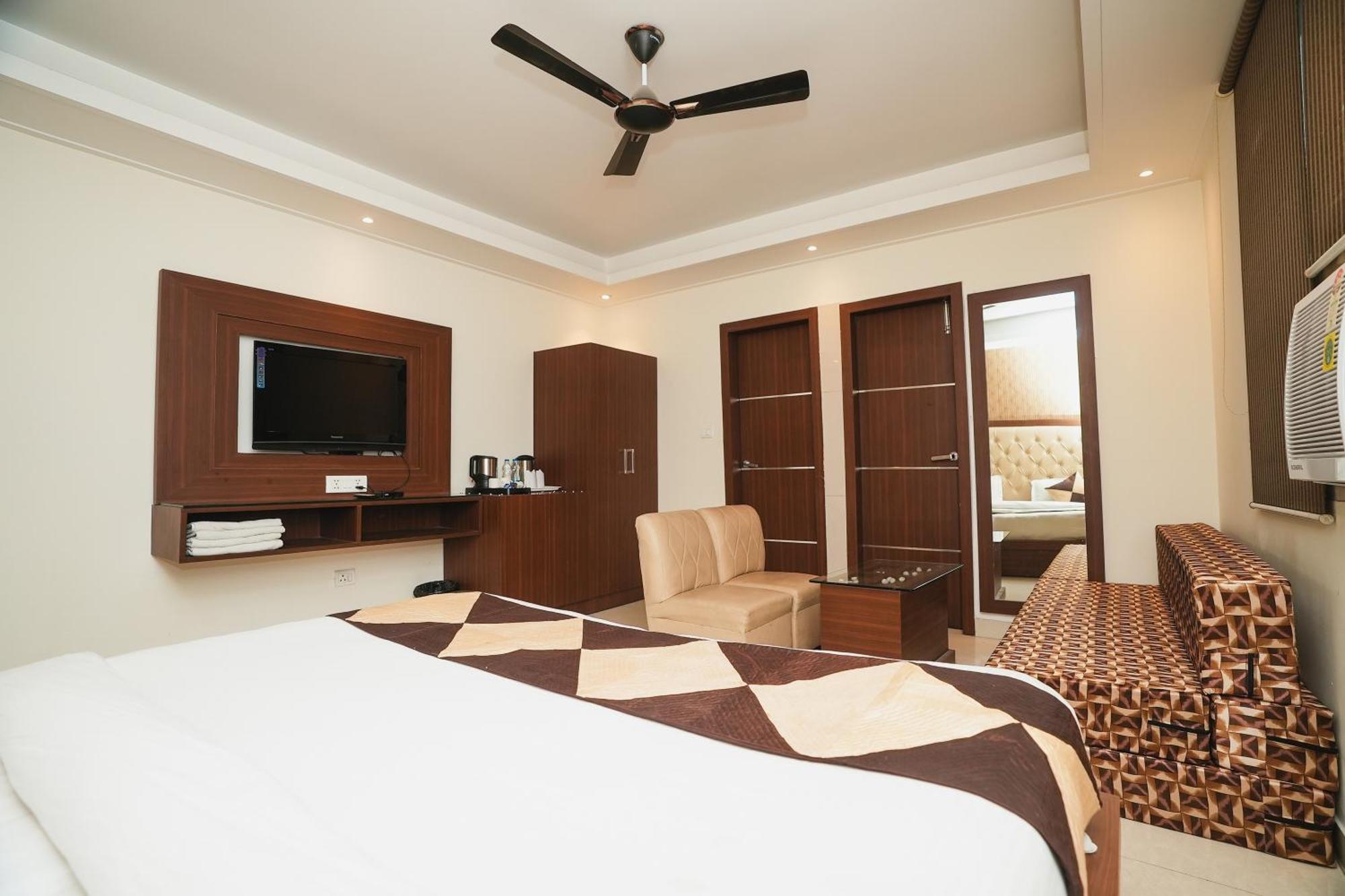 B Continental Hotel Delhi (National Capital Territory of India)