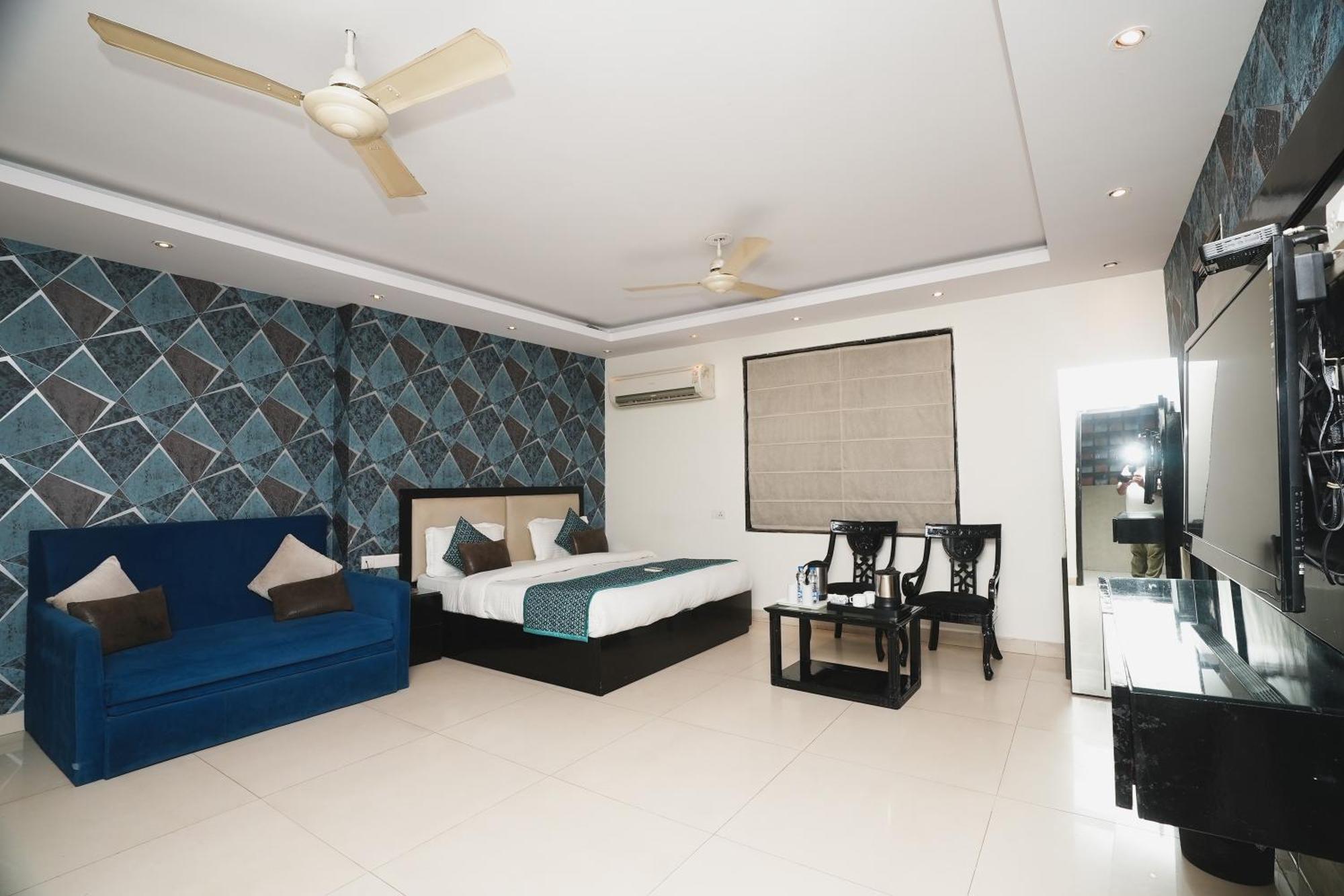 B Continental Hotel Delhi (National Capital Territory of India)