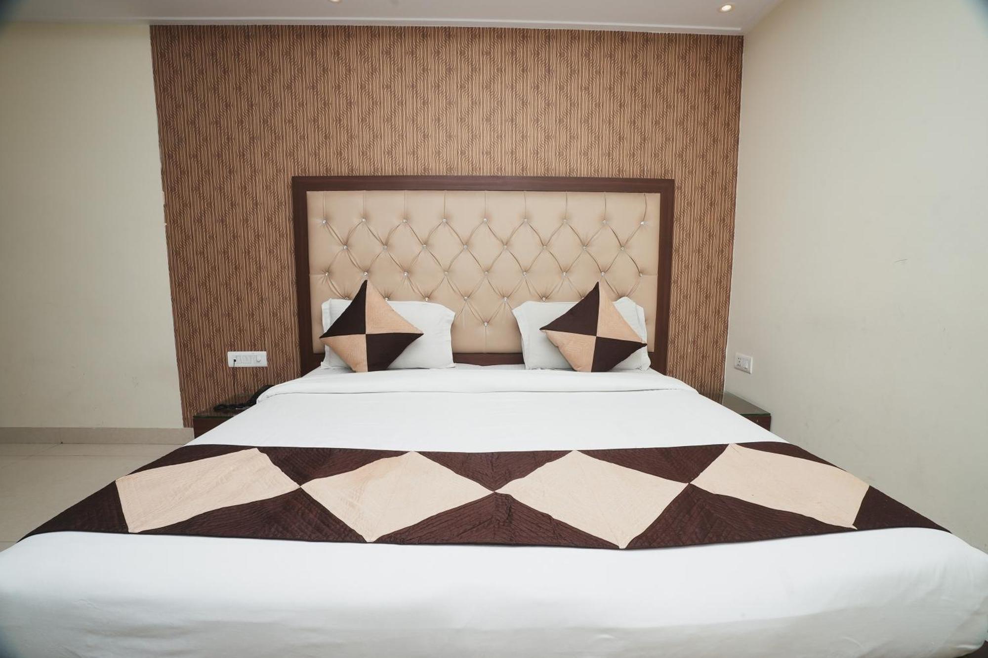 B Continental Hotel
