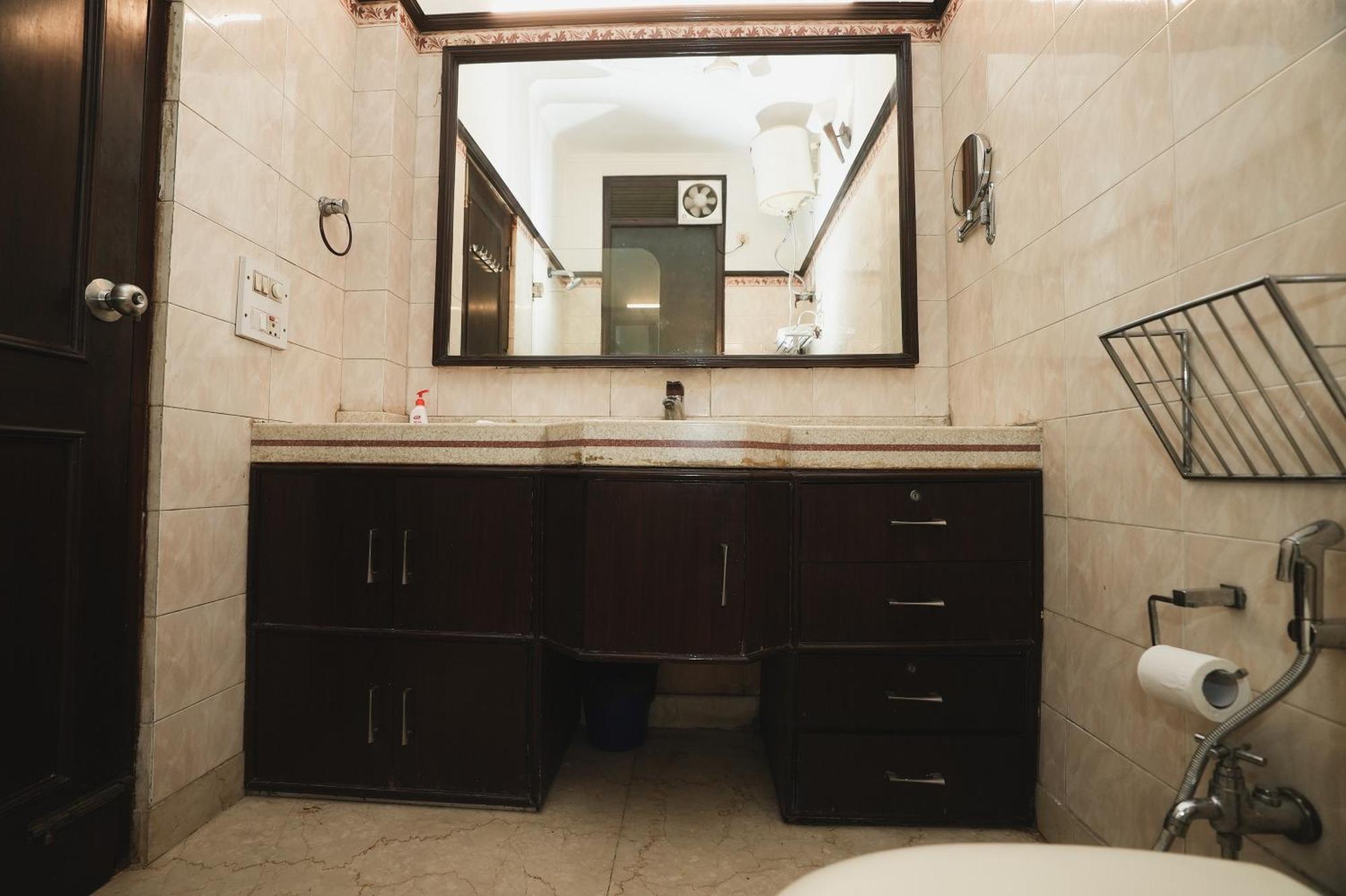Mintstar And Hotel New Delhi