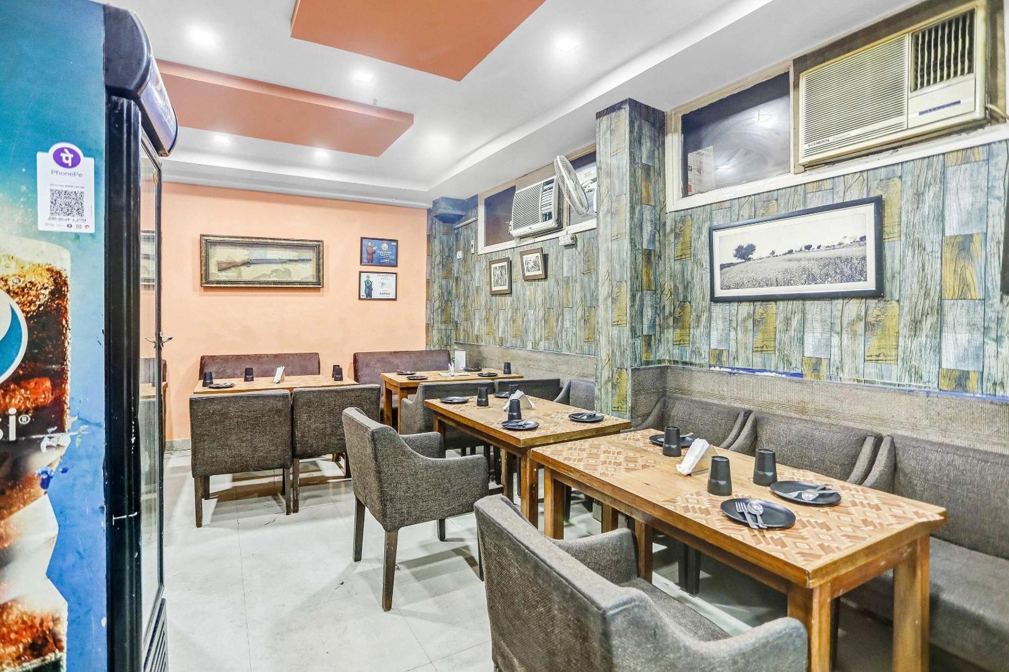 Collection O Iconic Residency Near Gurudwara Shri Bangla Sahib