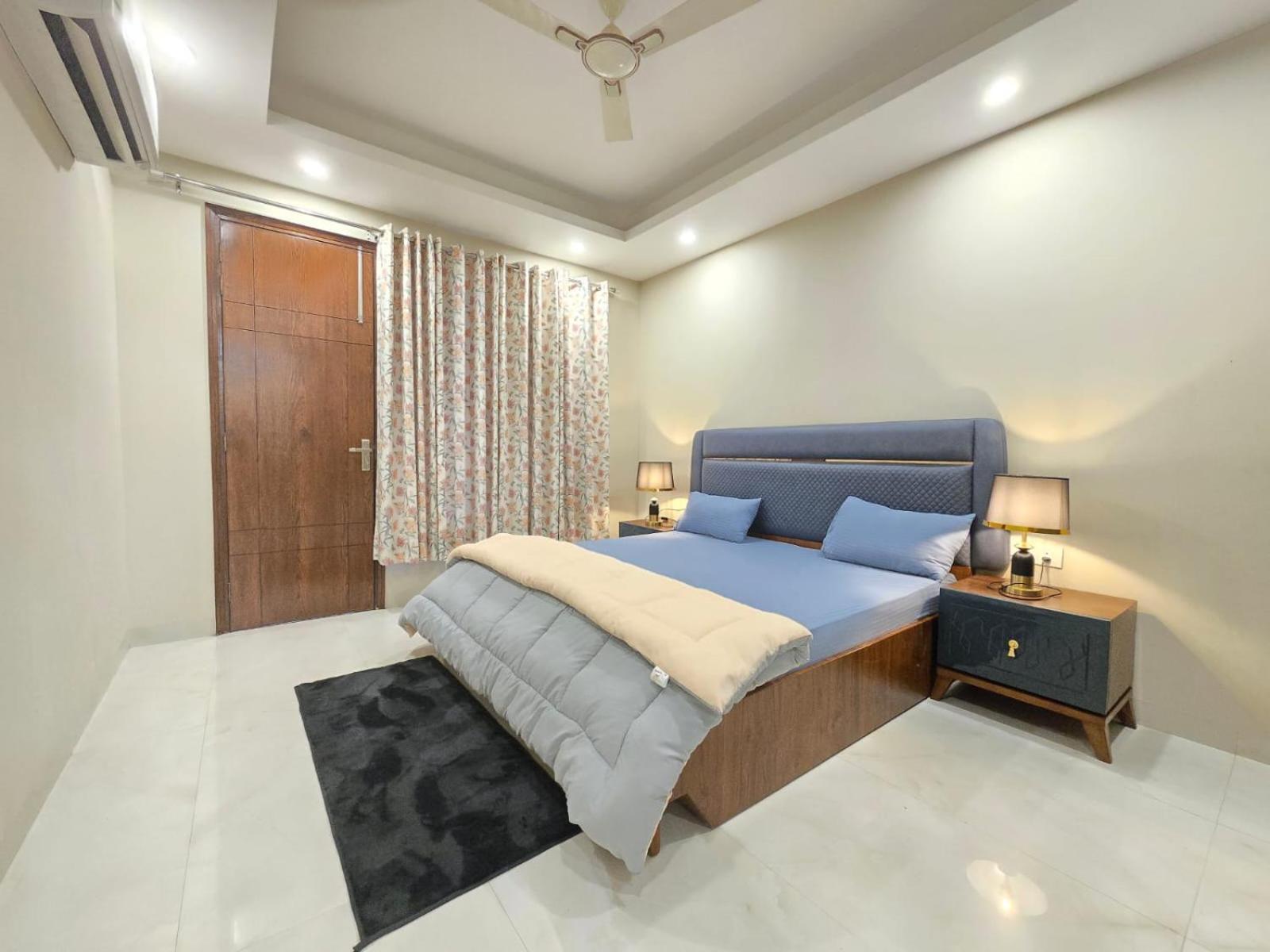 Apartment Homlee-saket Anupam Stylish 3bhk In South Delhi *