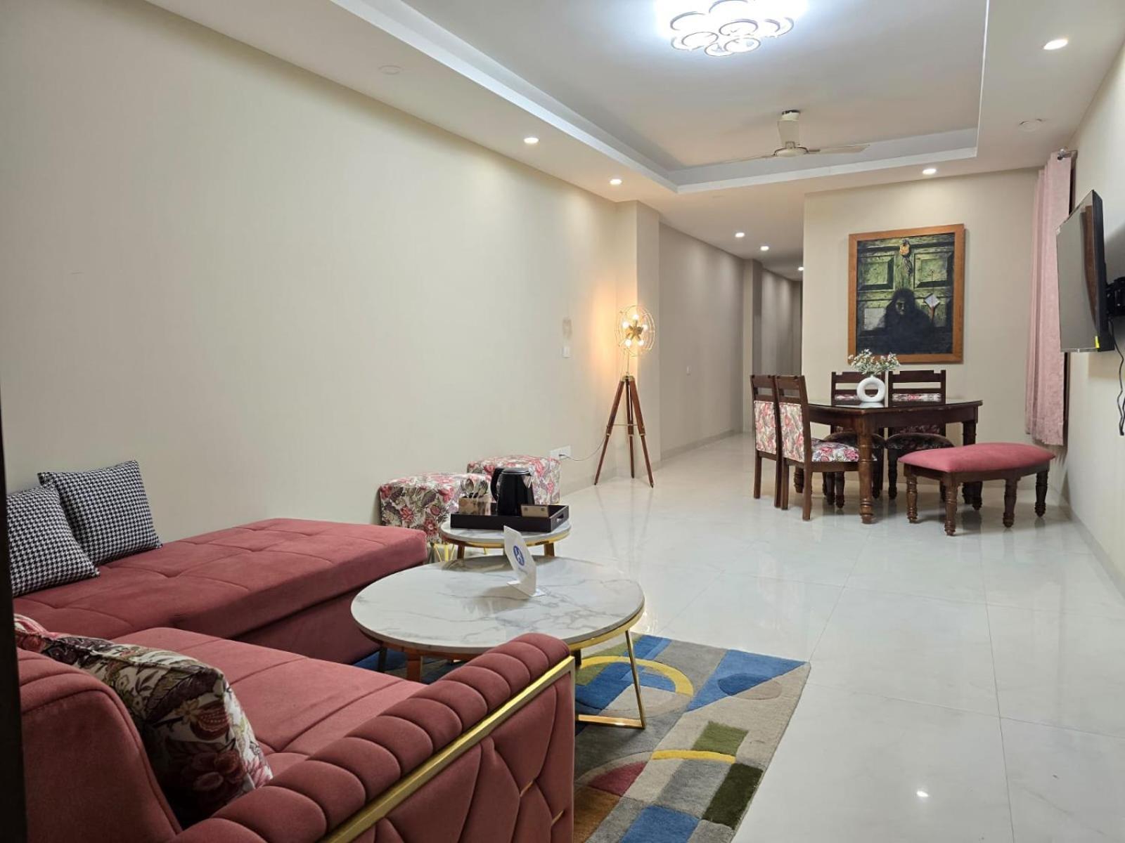 Homlee-saket Anupam Stylish 3bhk In South Delhi *