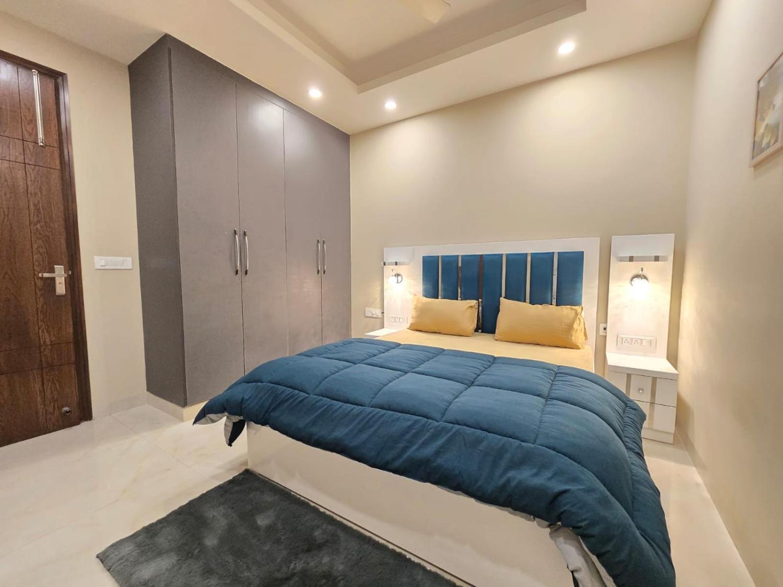 Homlee-saket Anupam Stylish 3bhk In South Delhi