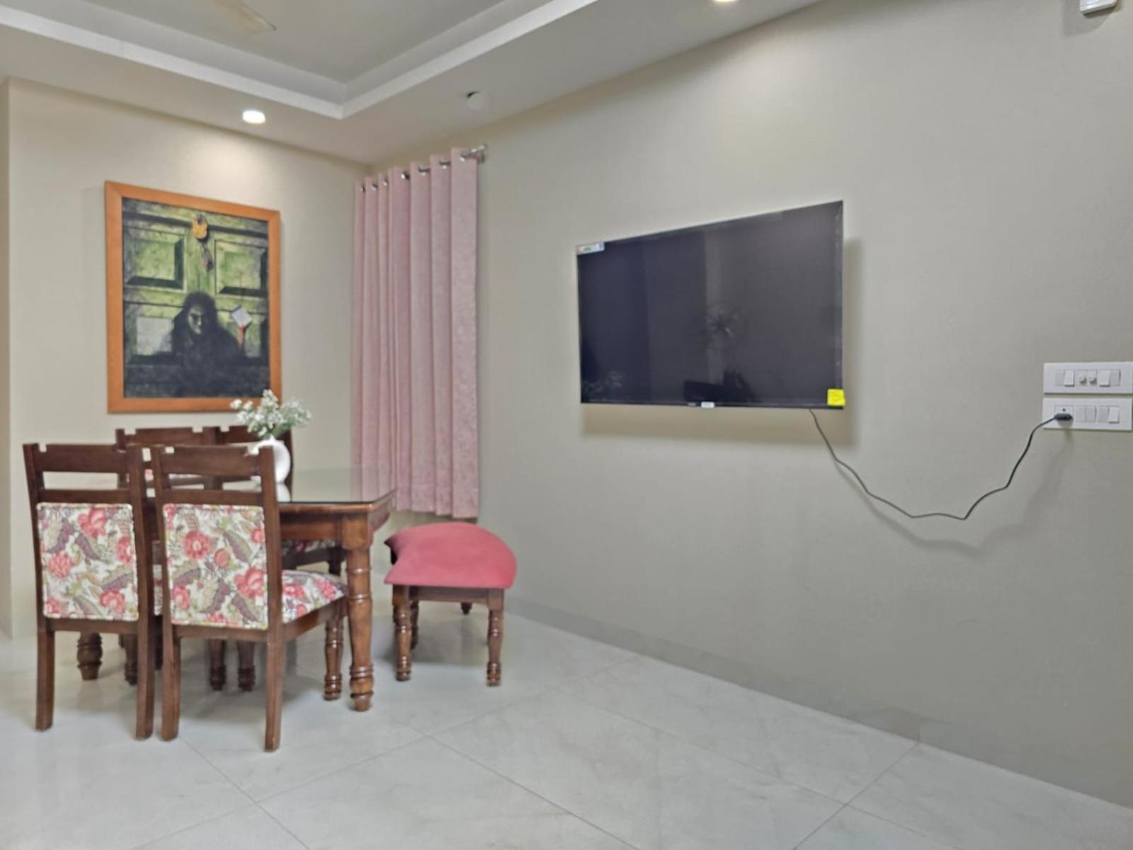 Homlee-saket Anupam Stylish 3bhk In South Delhi New Delhi