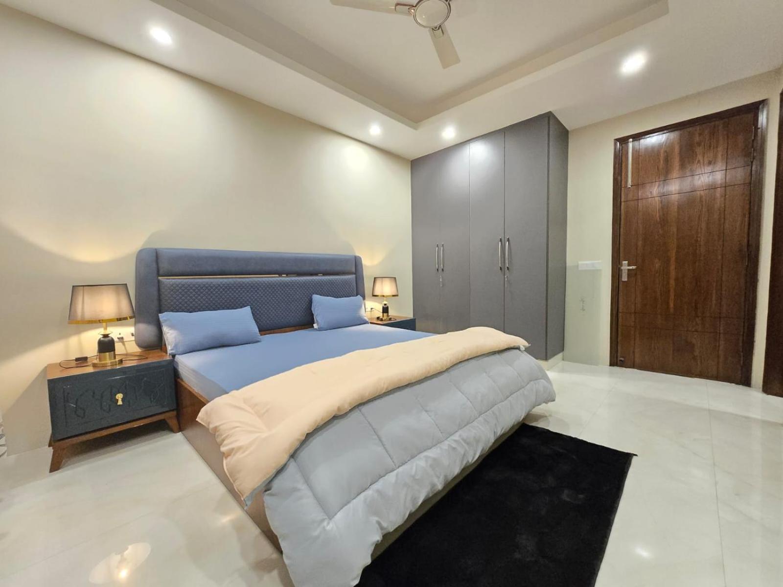 Homlee-saket Anupam Stylish 3bhk In South Delhi