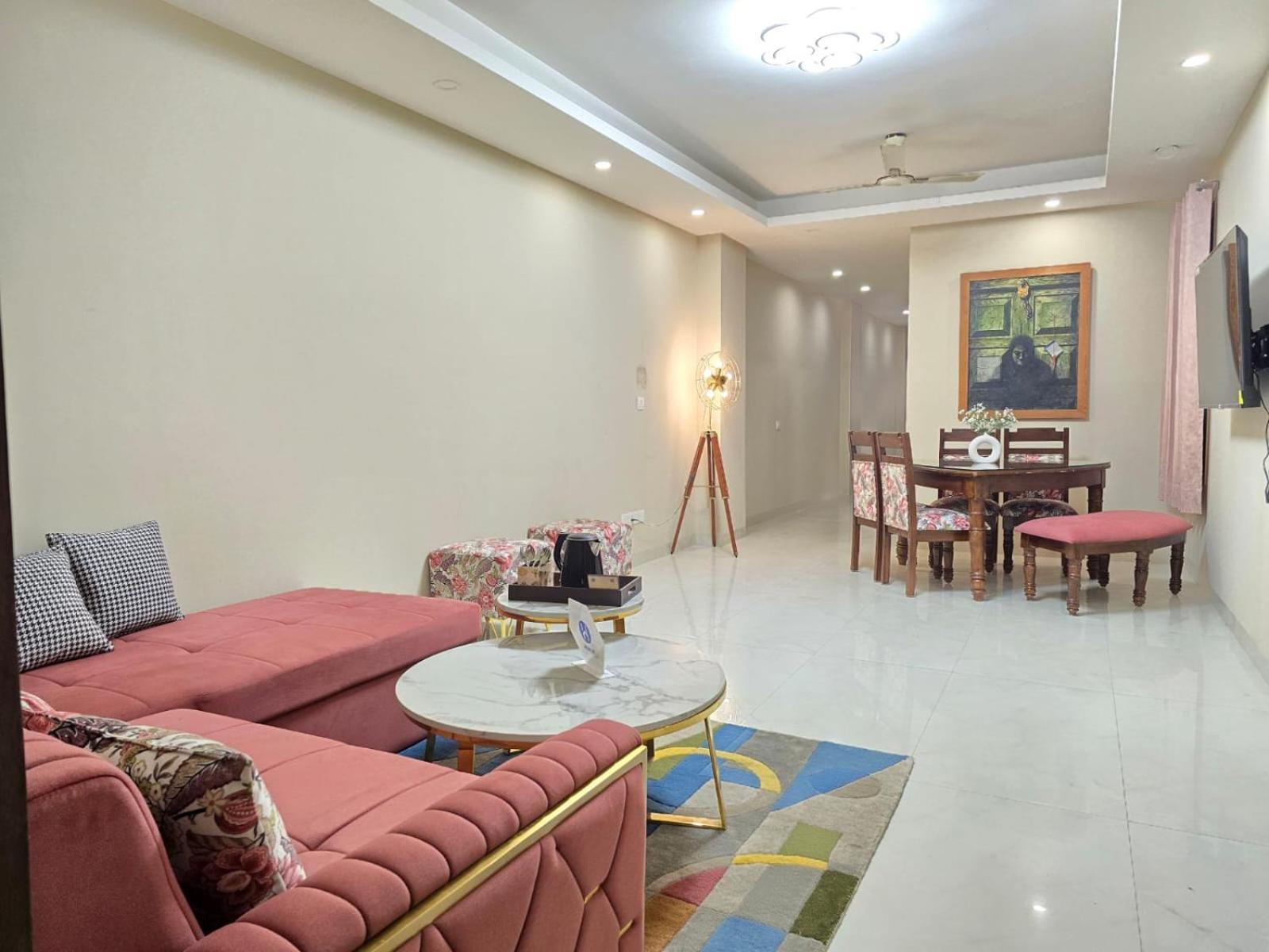 Homlee-saket Anupam Stylish 3bhk In South Delhi Apartment