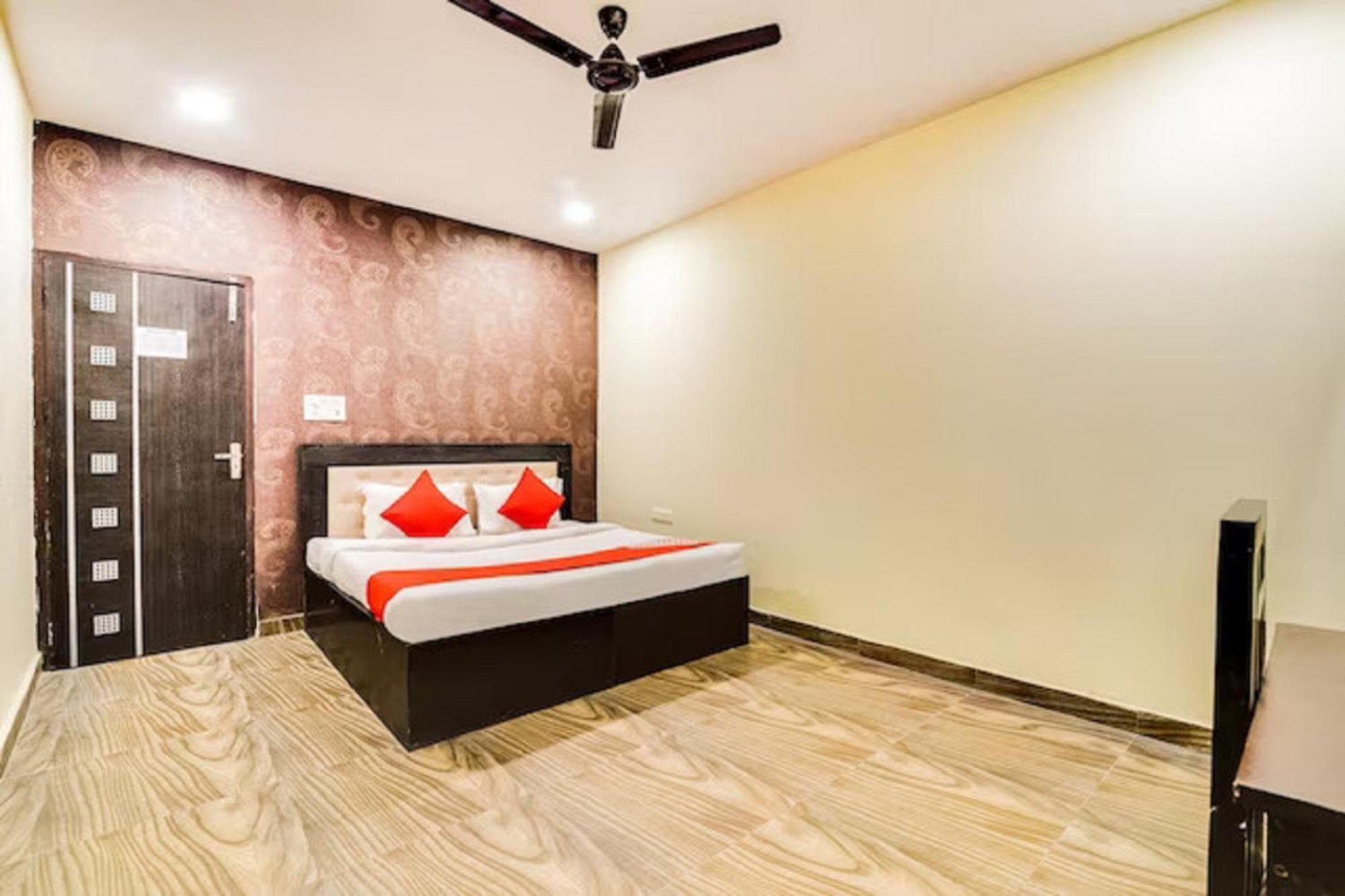 Royal At Tilak Nagar 3*