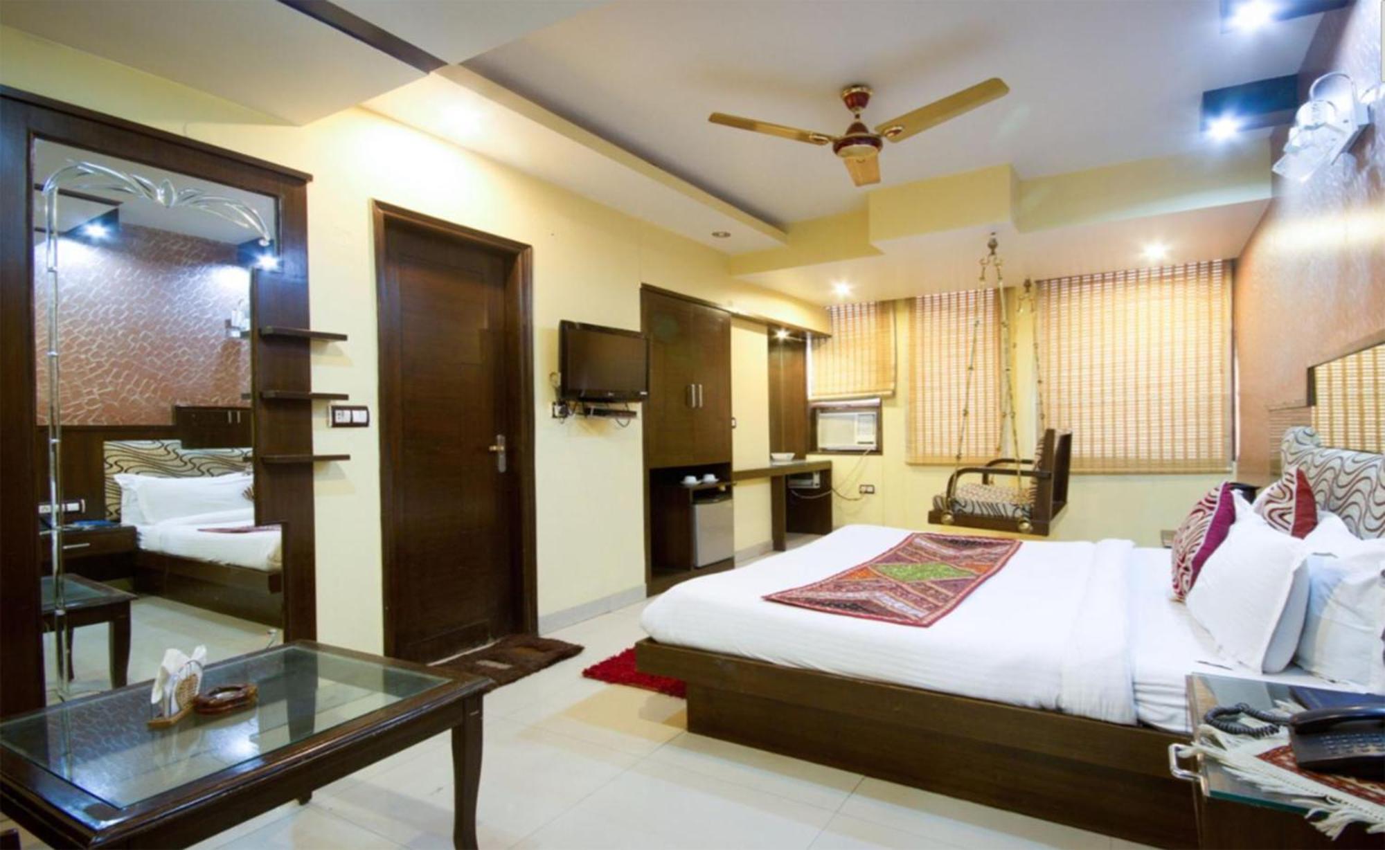 Shivdev International Near Railway Station Nova Deli