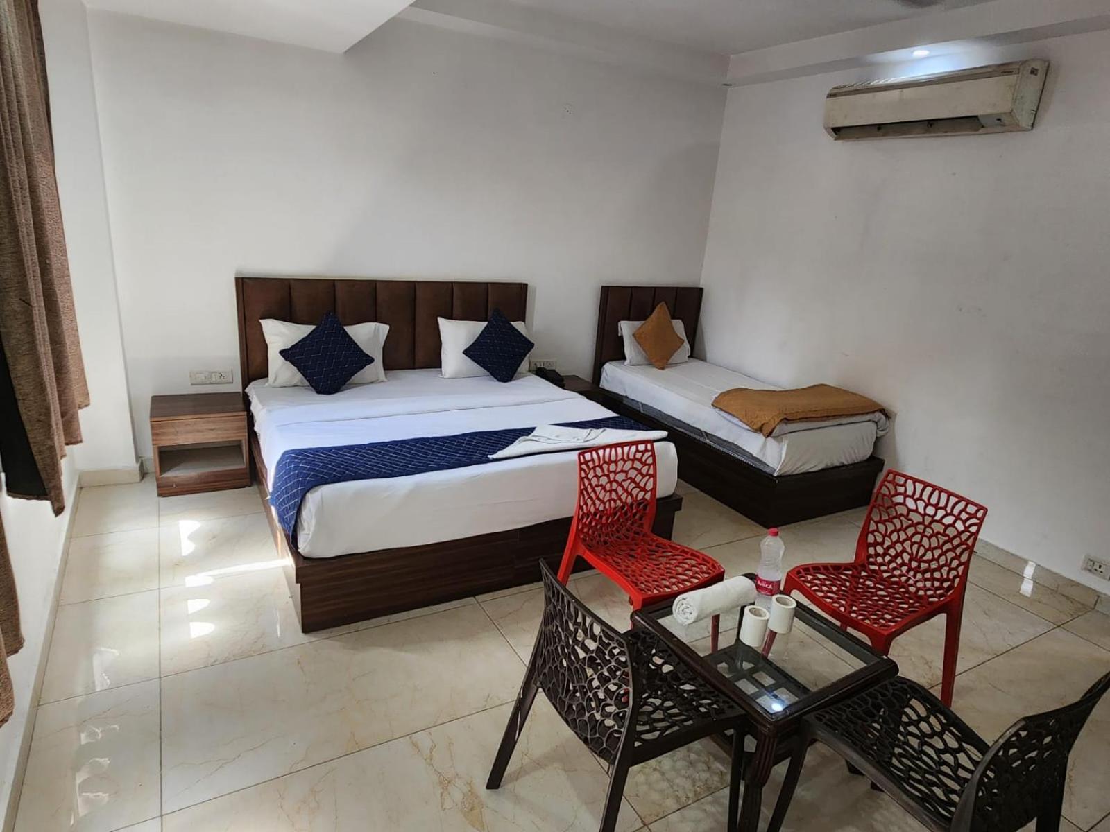 City Lite Near Igi Airport 4*