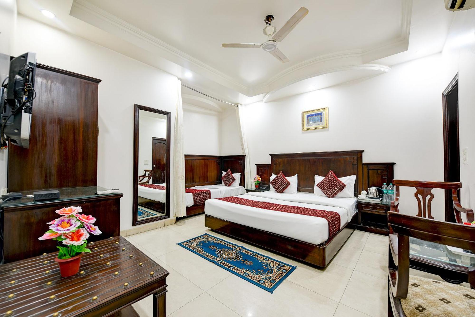 Hotel Legend - Walk-in From Railway Station