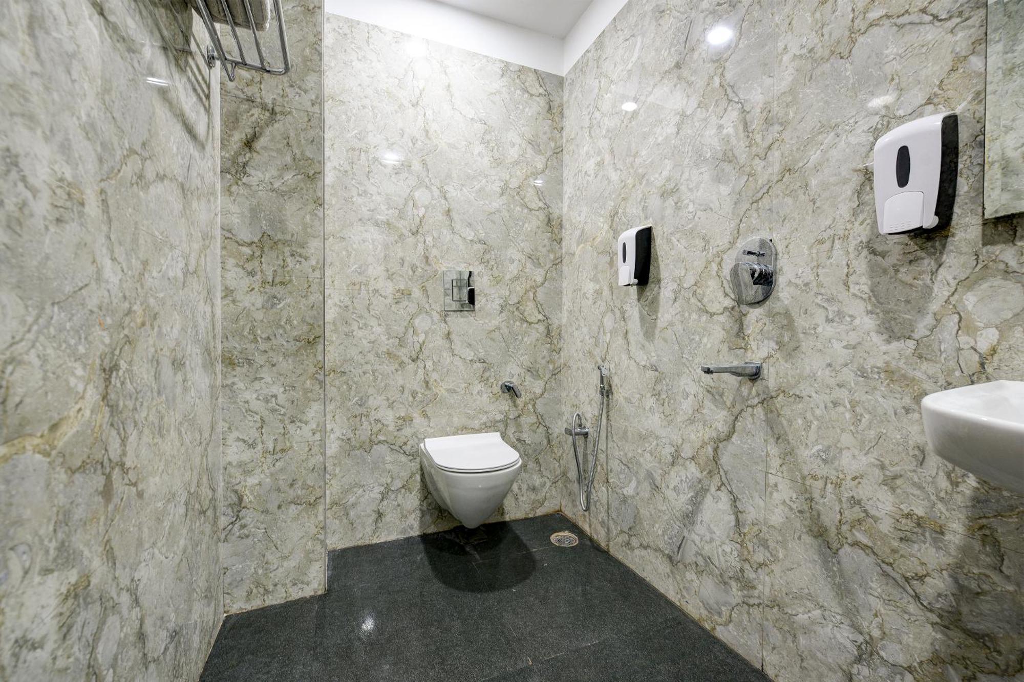 Hotel Legend - Walk-in From Railway Station