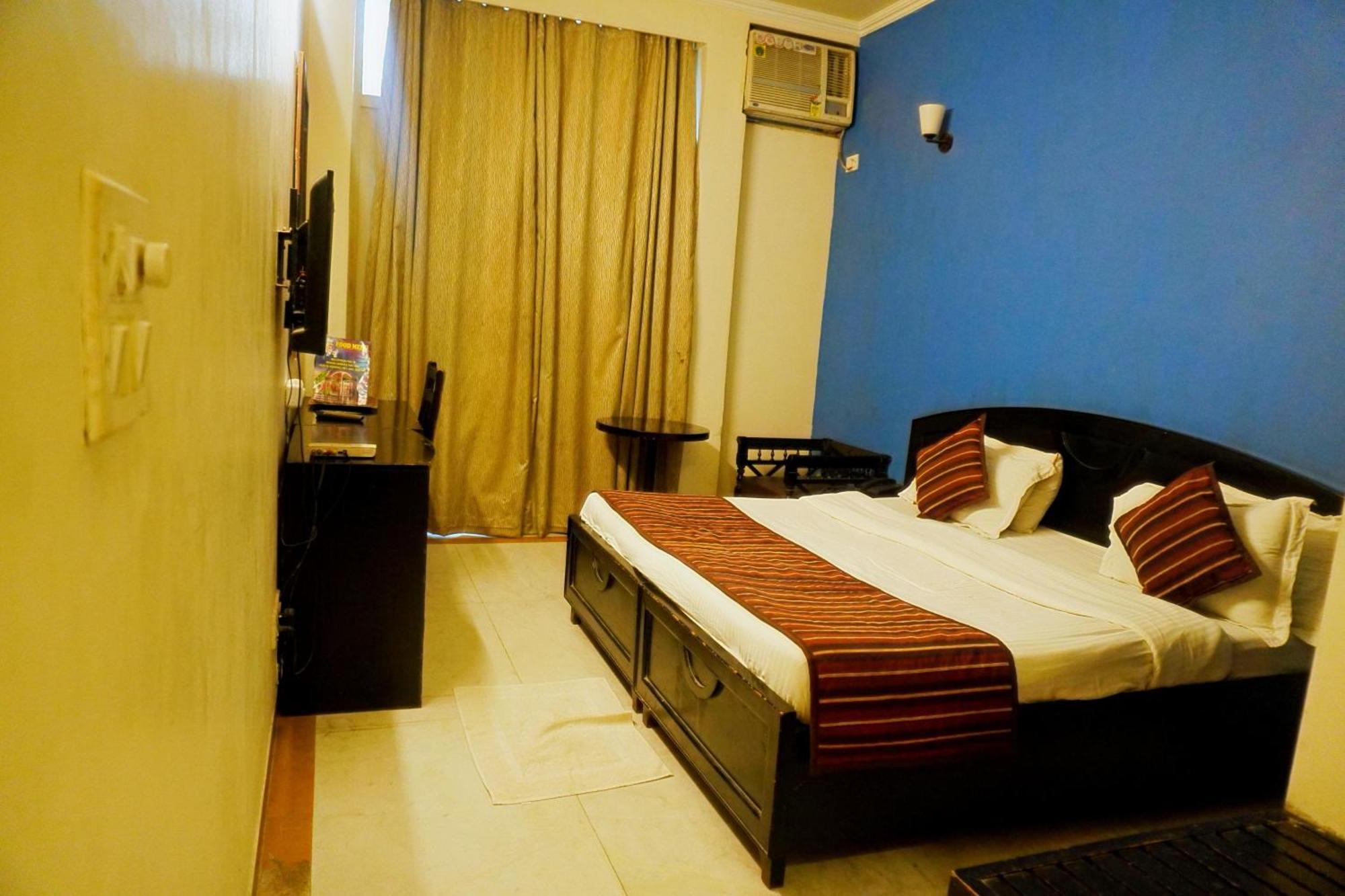 Hotel Centre Nizamuddin 3*