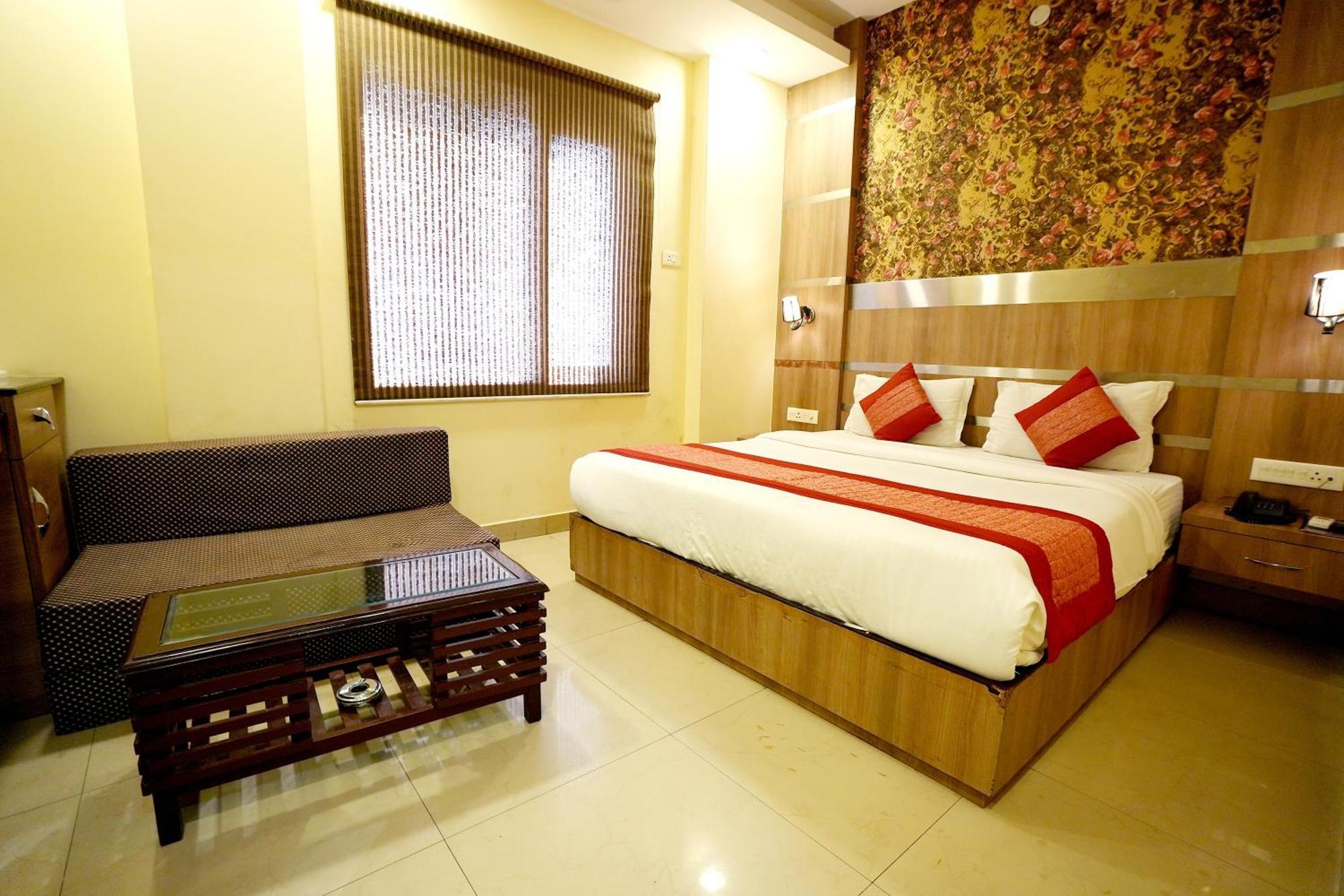 Silver Stone - Karol Bagh New Hotel