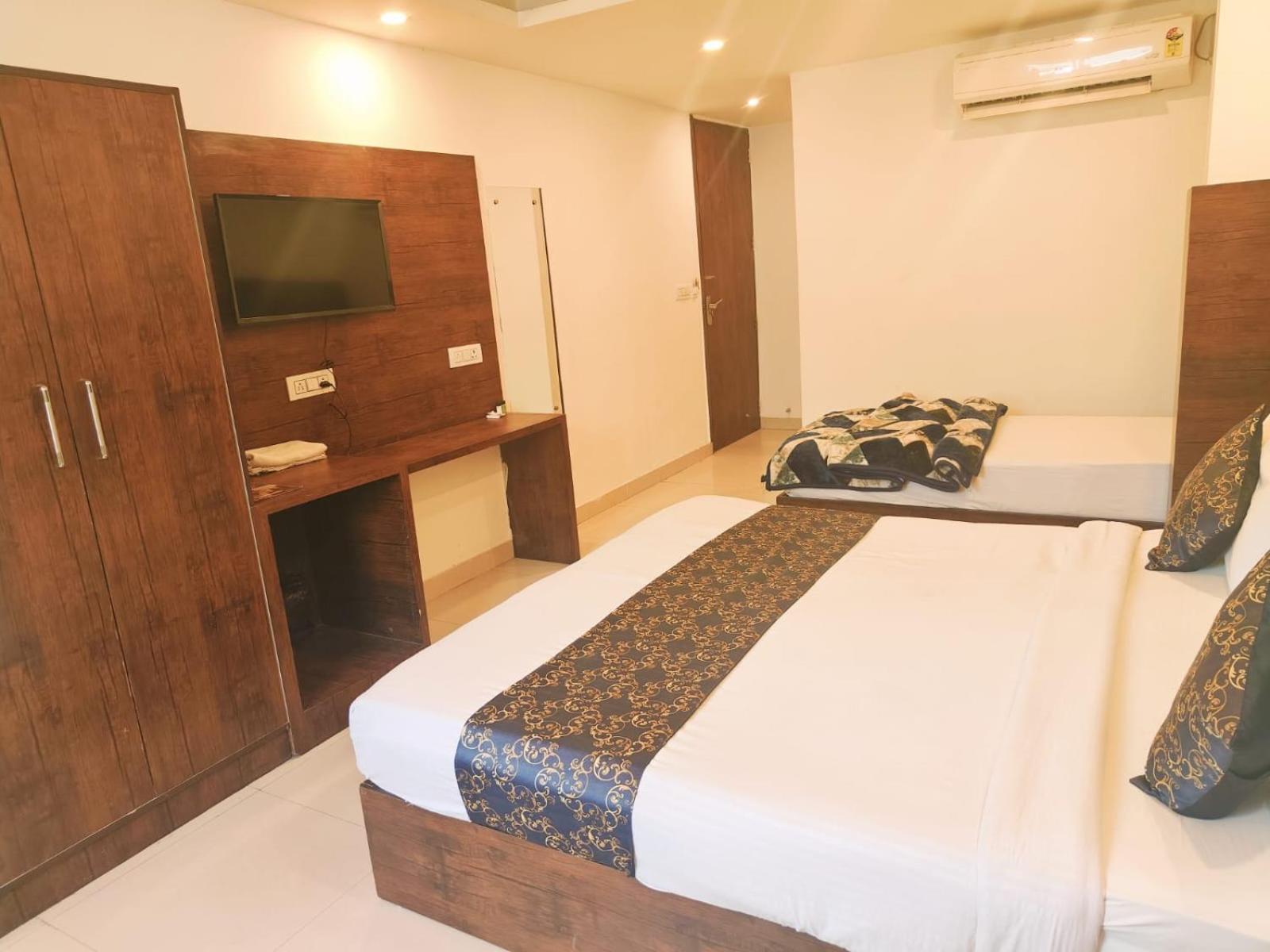 Le Mount Plaza Delhi Igi Airport Hotel 4*