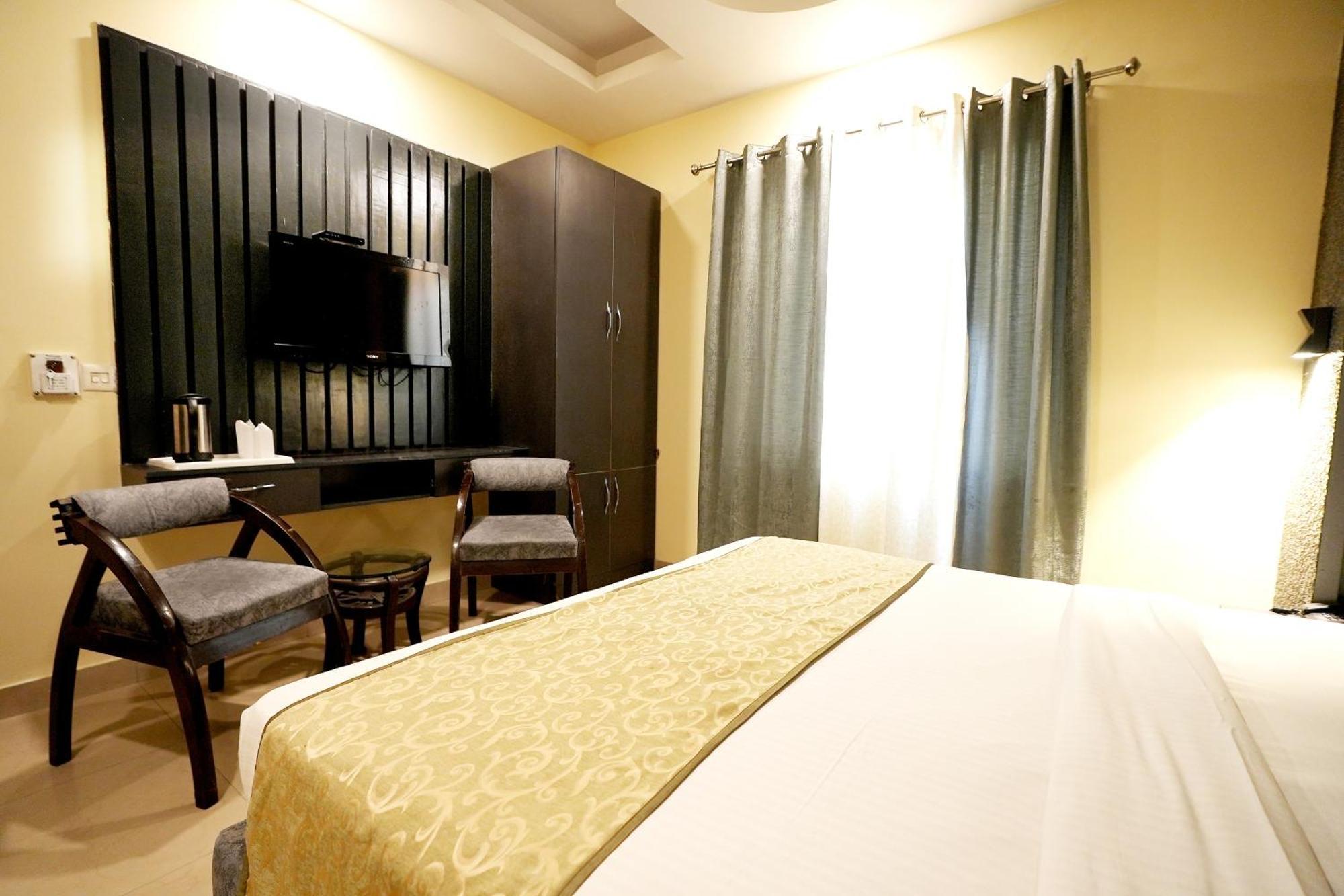Silver Stone - Karol Bagh New Hotel