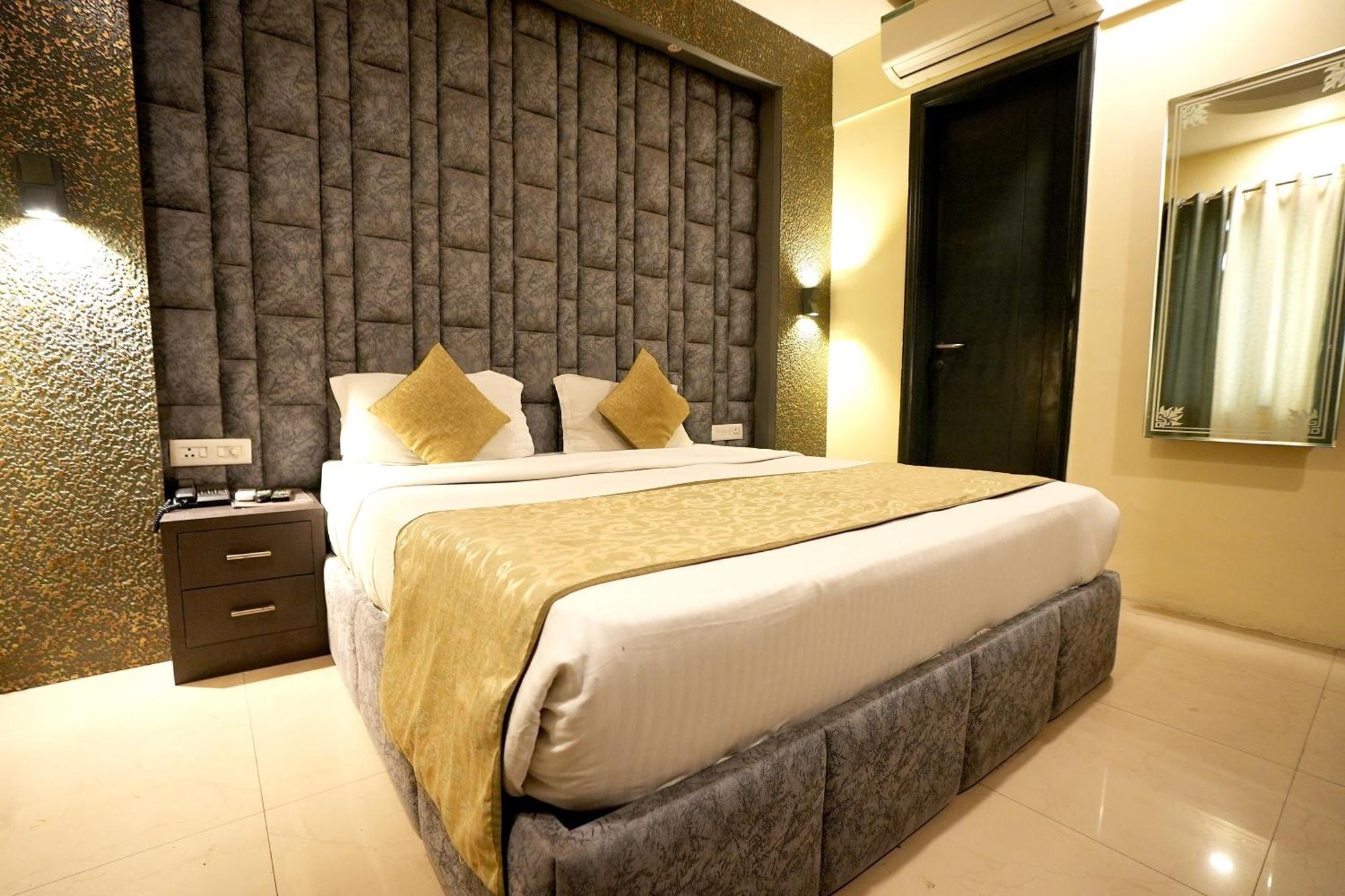 Silver Stone - Karol Bagh New Hotel