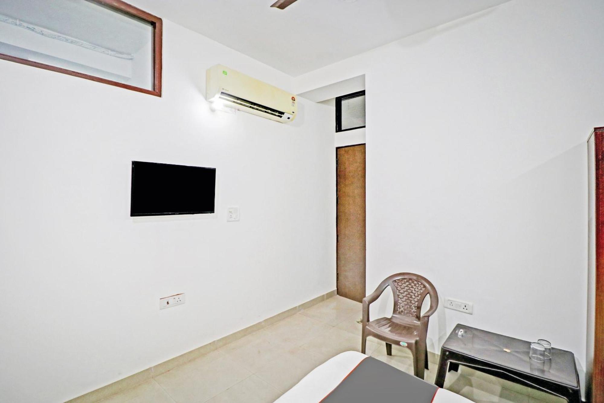 Capital O Saket Near Dlf Avenue Saket