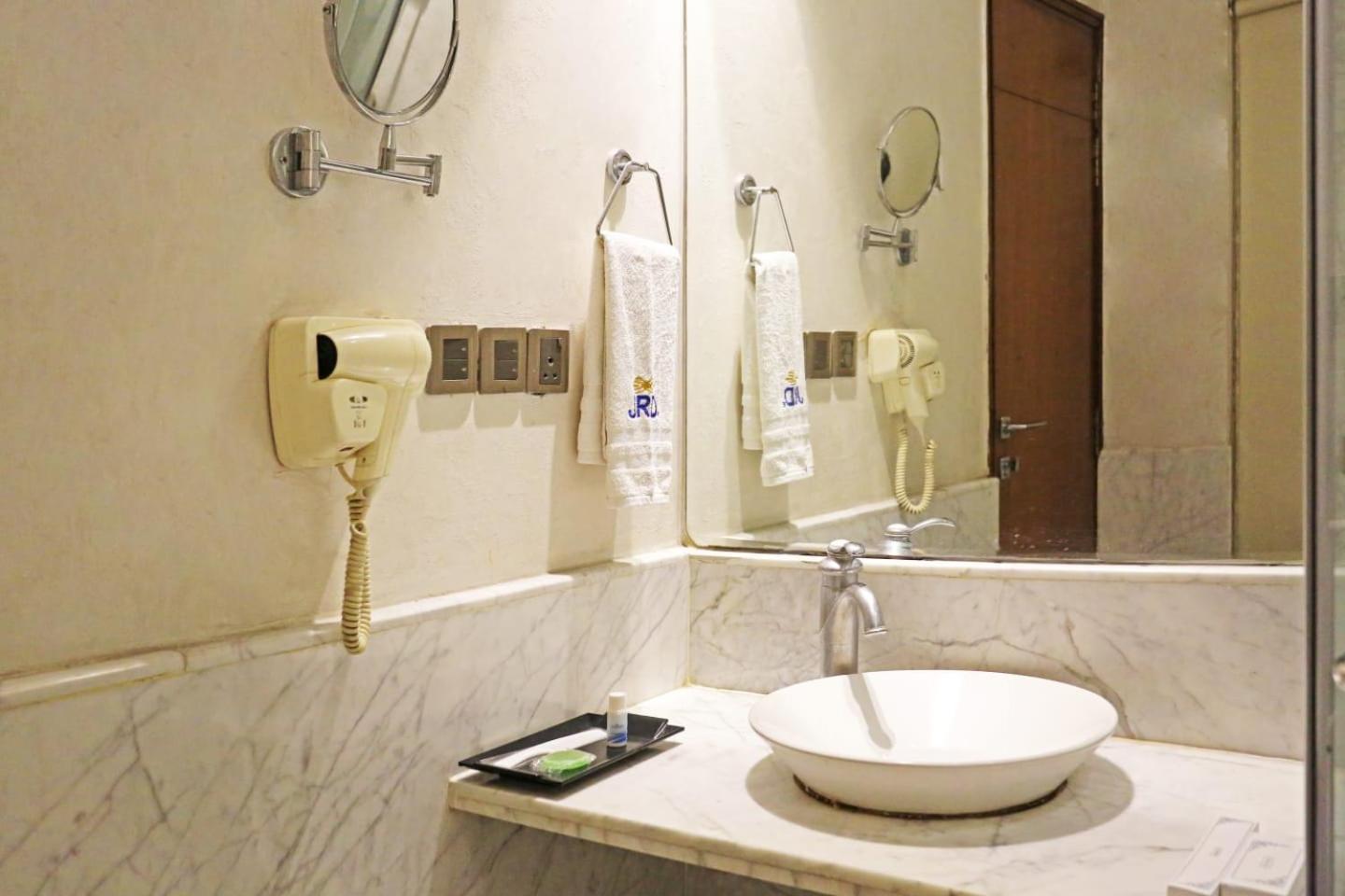 Hotel Airport Claytone New Delhi