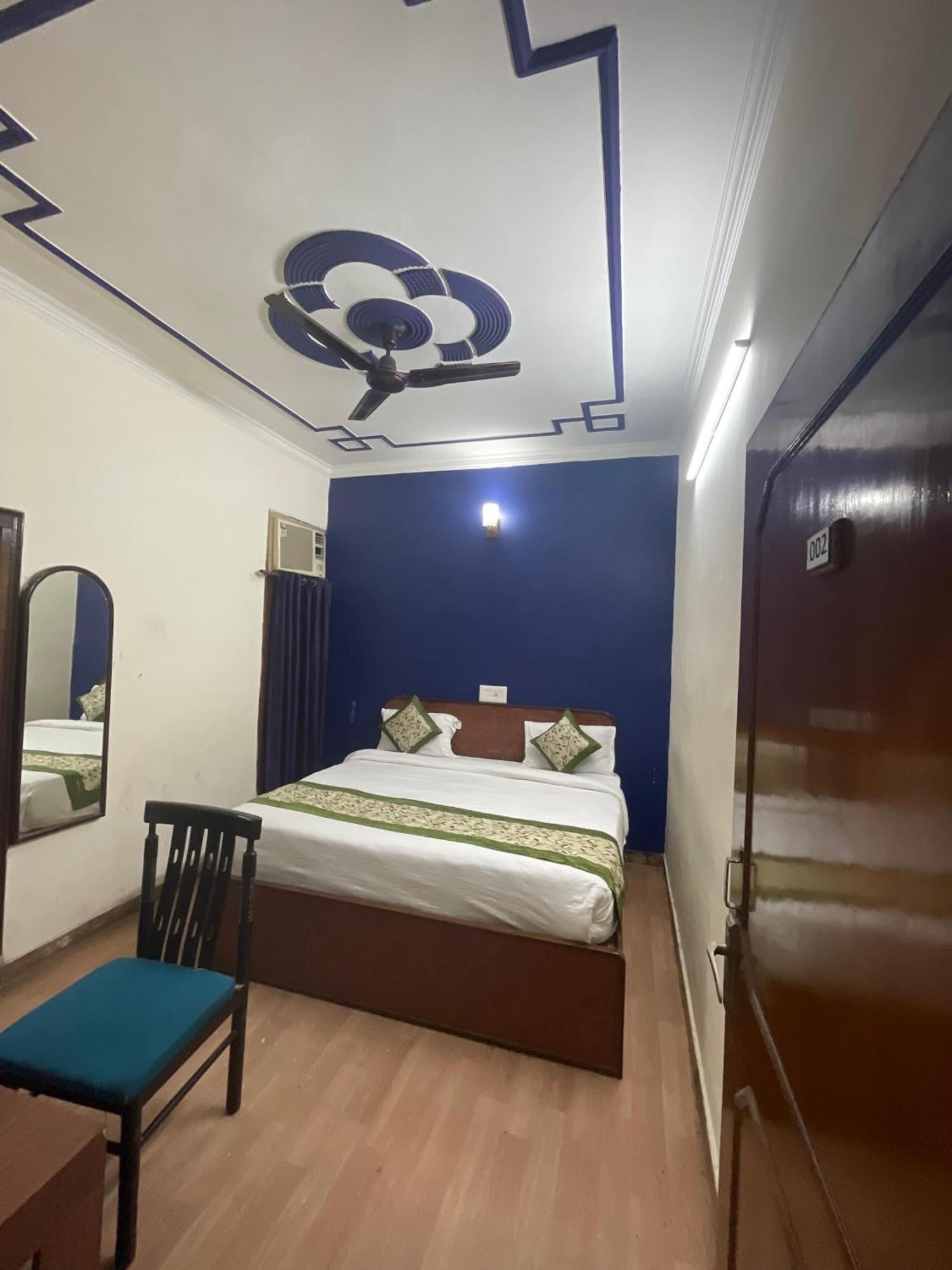 Hotel S R Plaza At Delhi Airport 2*