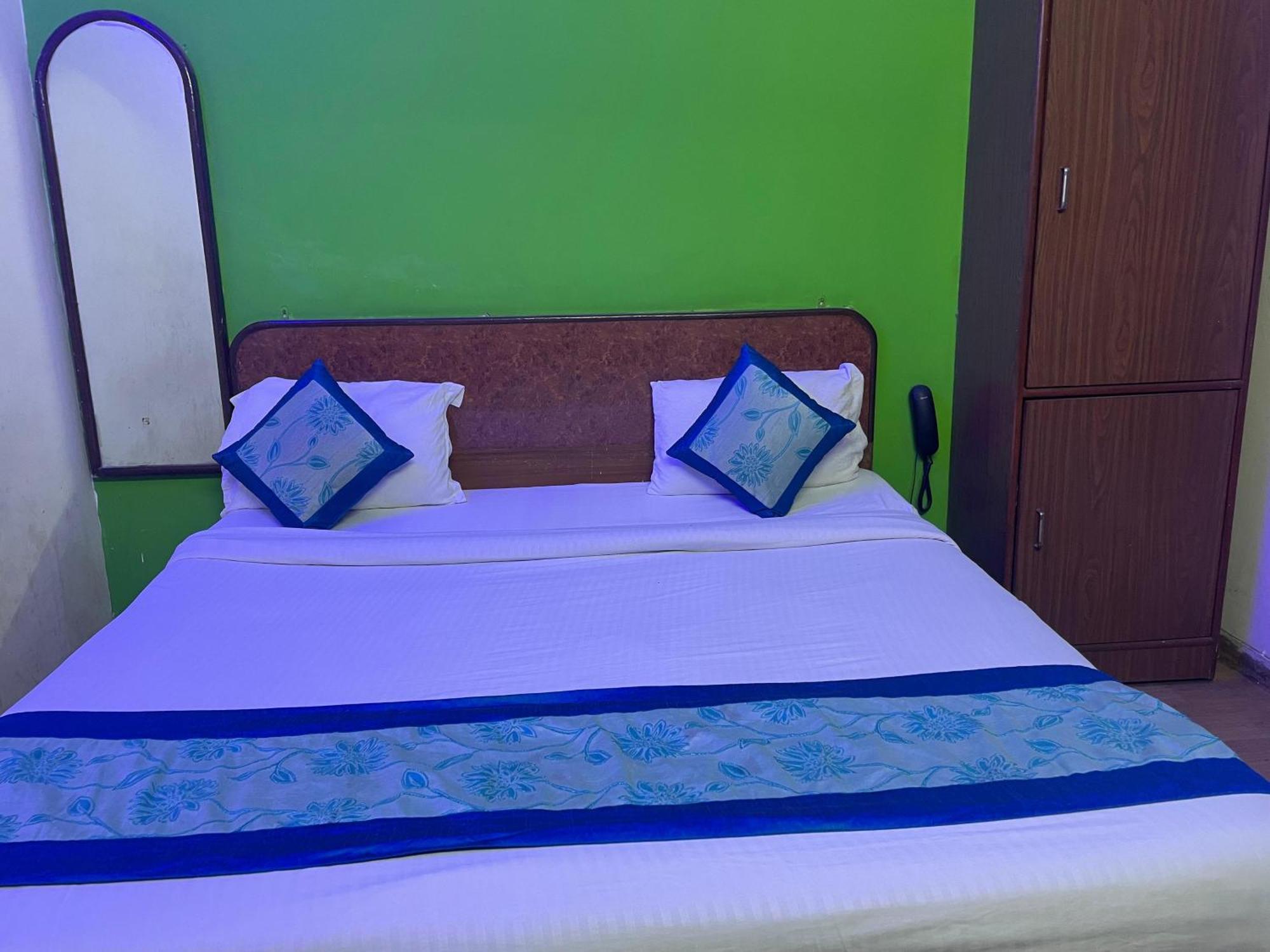 Hotel S R Plaza At Delhi Airport