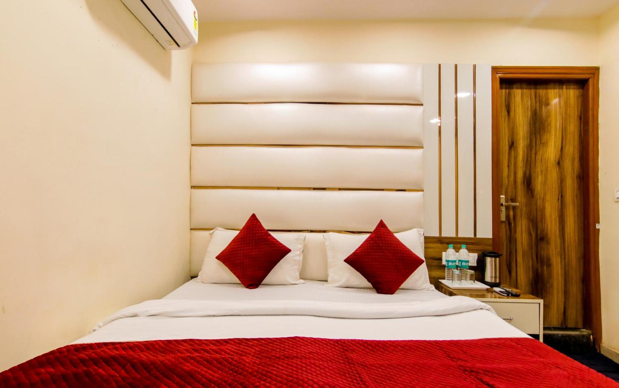 Hotel The Price Main Bazar Pahar Ganj