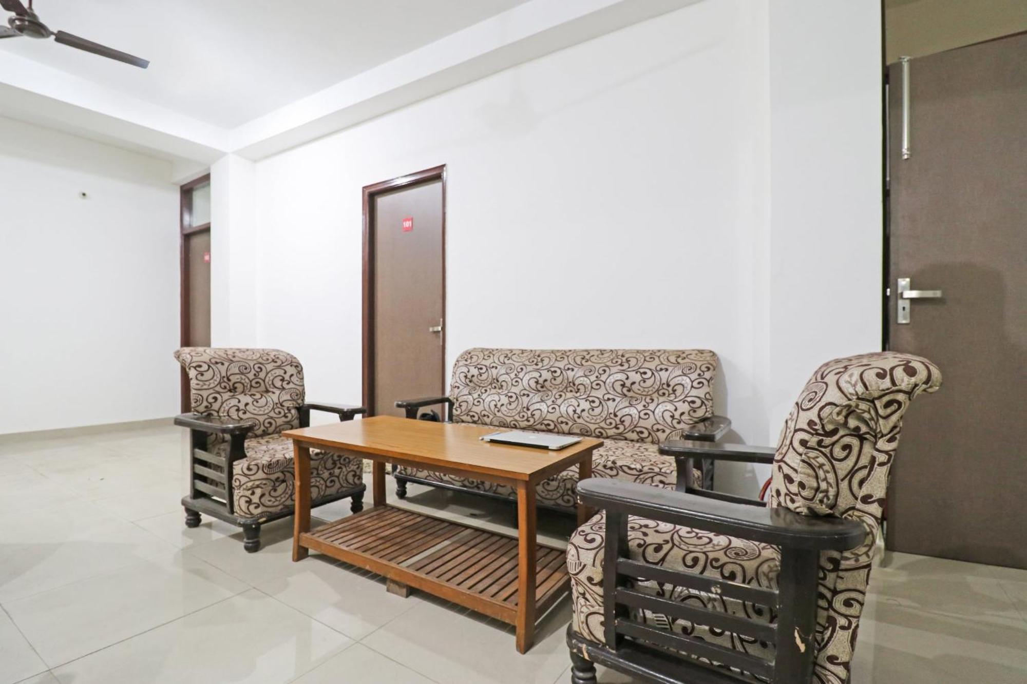 Capital O Saket Near Dlf Avenue Saket