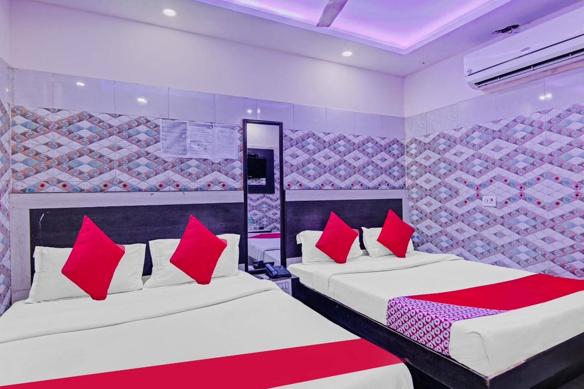 Hotel O Naseeb Near Jama Masjid 3*
