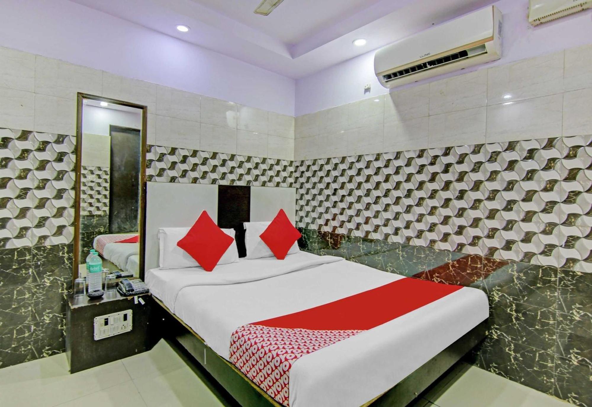 Hotel O Naseeb Near Jama Masjid