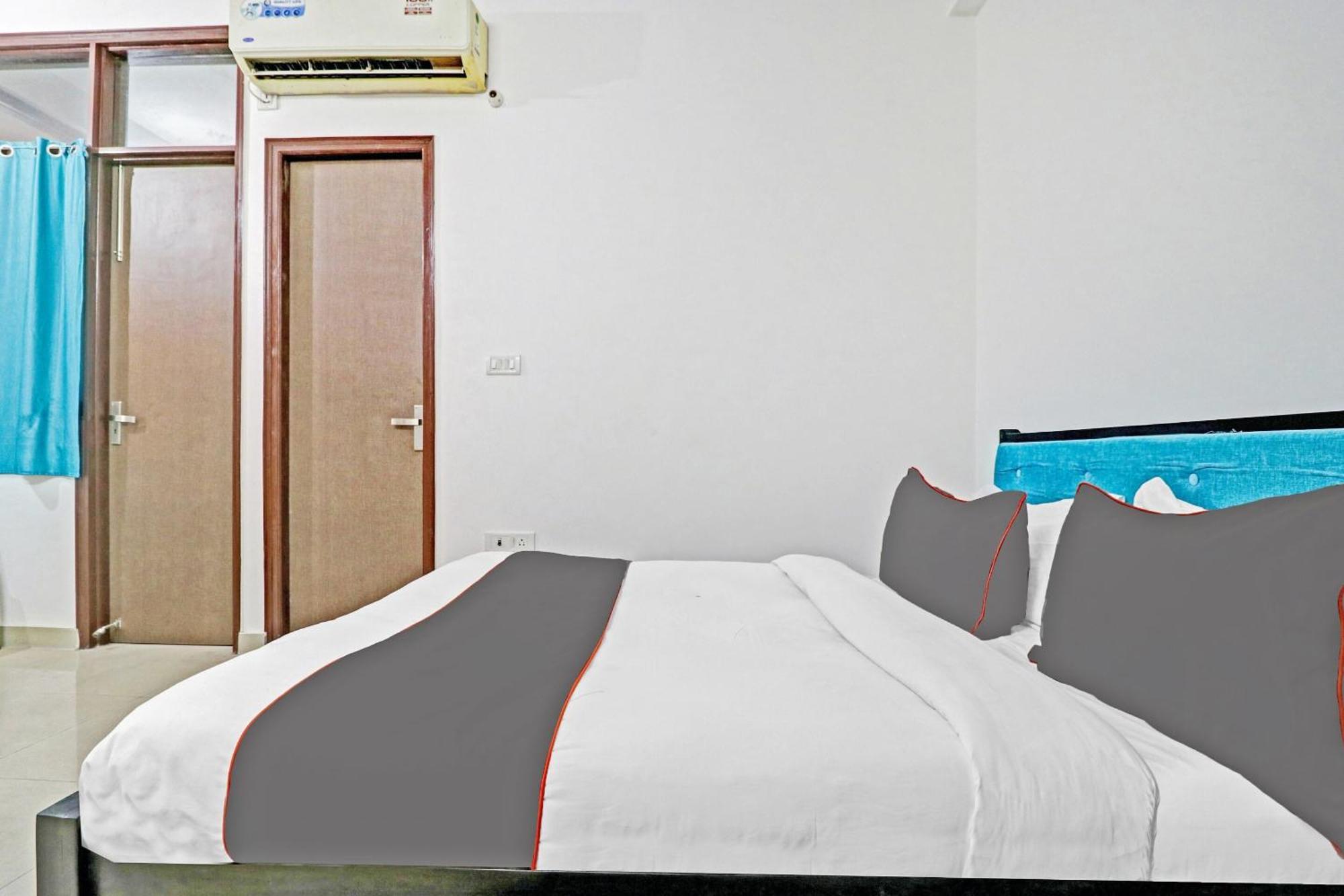 Capital O Saket Near Dlf Avenue Saket