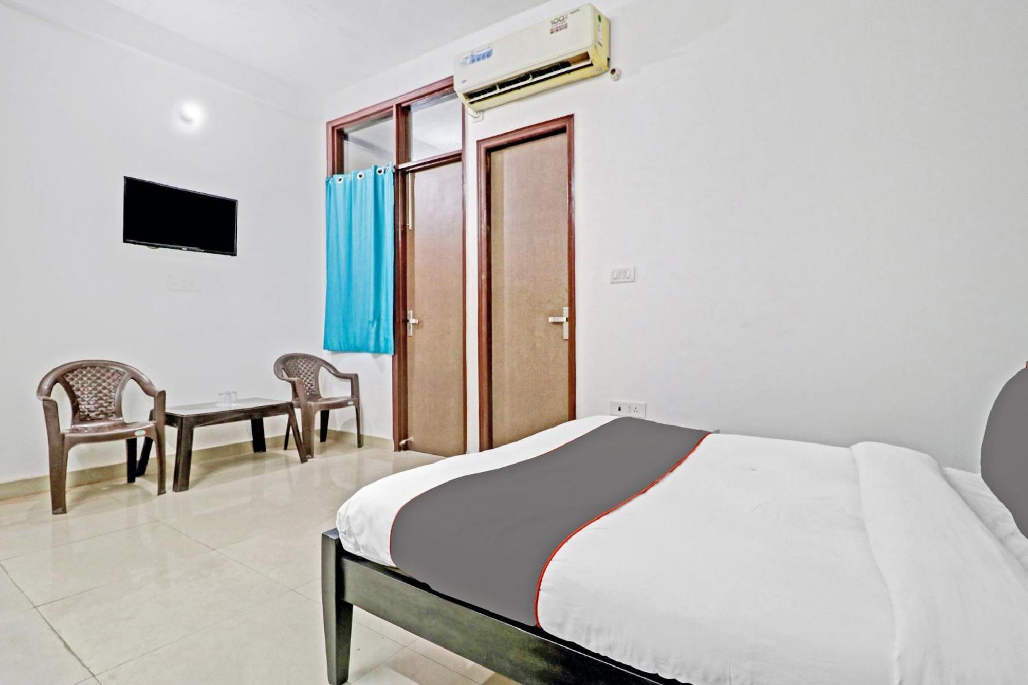 Capital O Saket Near Dlf Avenue Saket 3*
