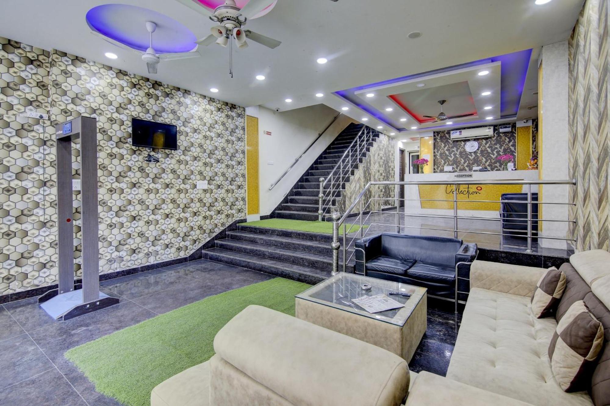 Collection O Golden Blue Near Dwarka Sector 21 Metro Station Hotel