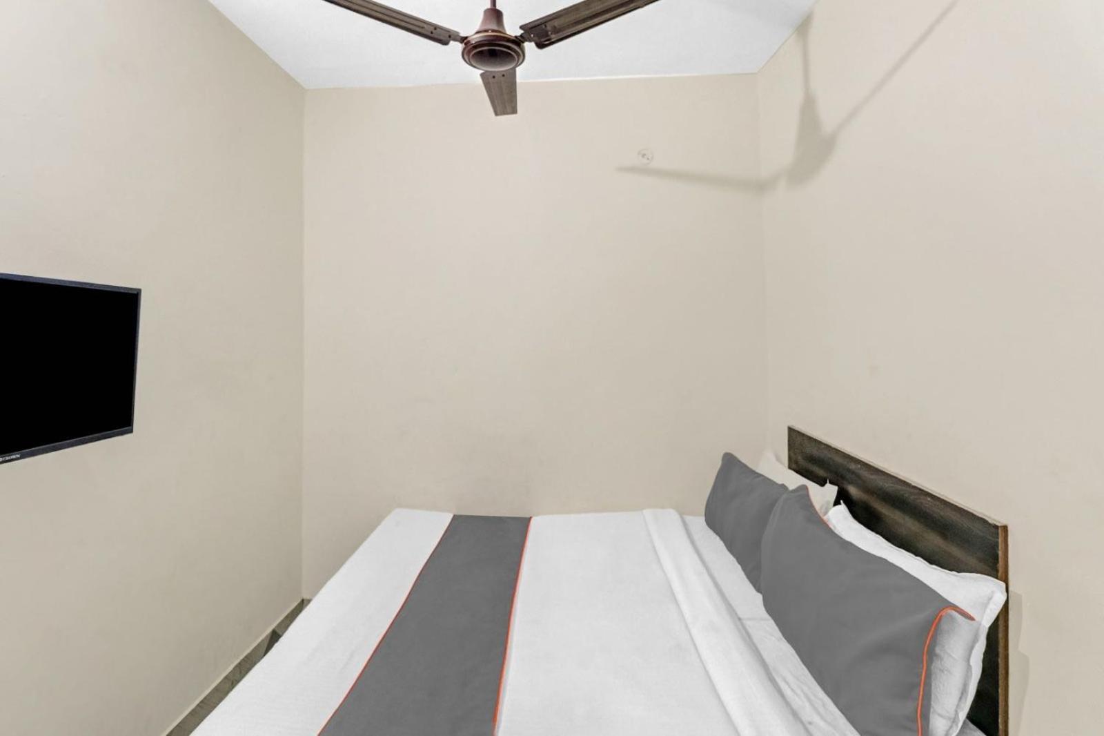 Hotel Oyo Flagship Victor House 3*